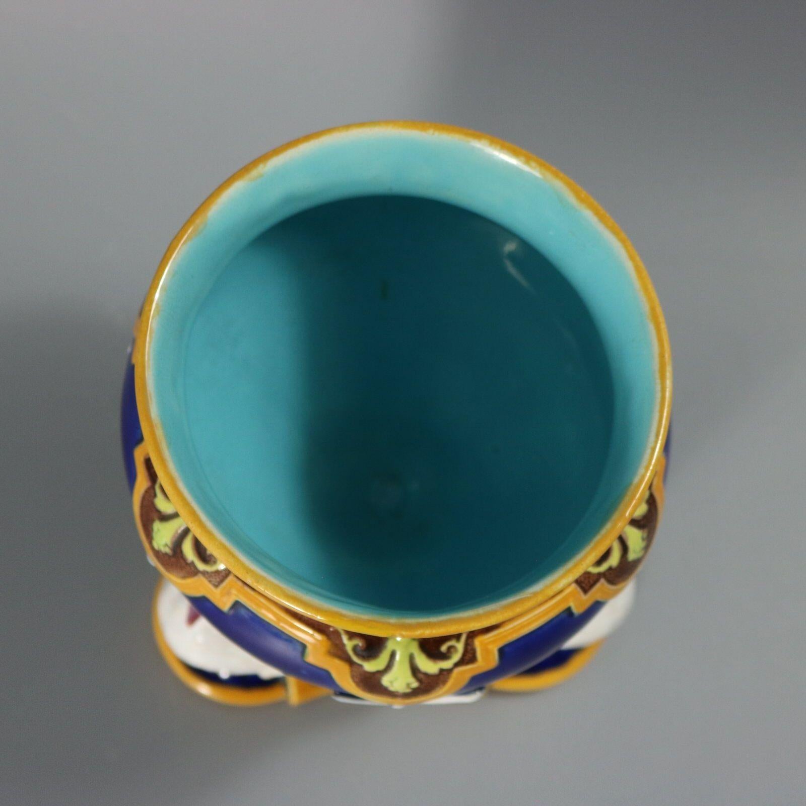 Fine XIX secolo Vaso in maiolica di Minton con piccione a coda di rondine in vendita