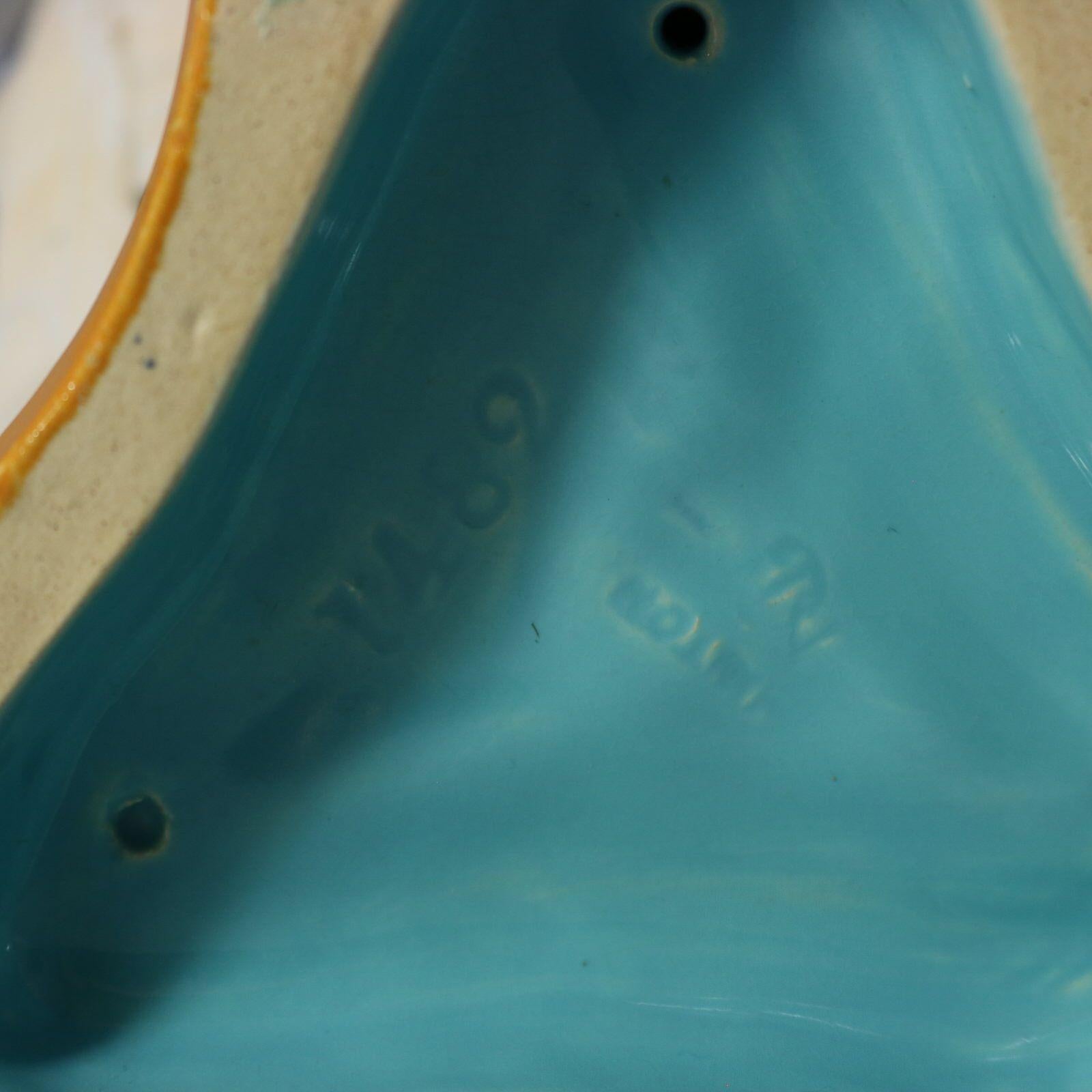 Vaso in maiolica di Minton con piccione a coda di rondine in vendita 2