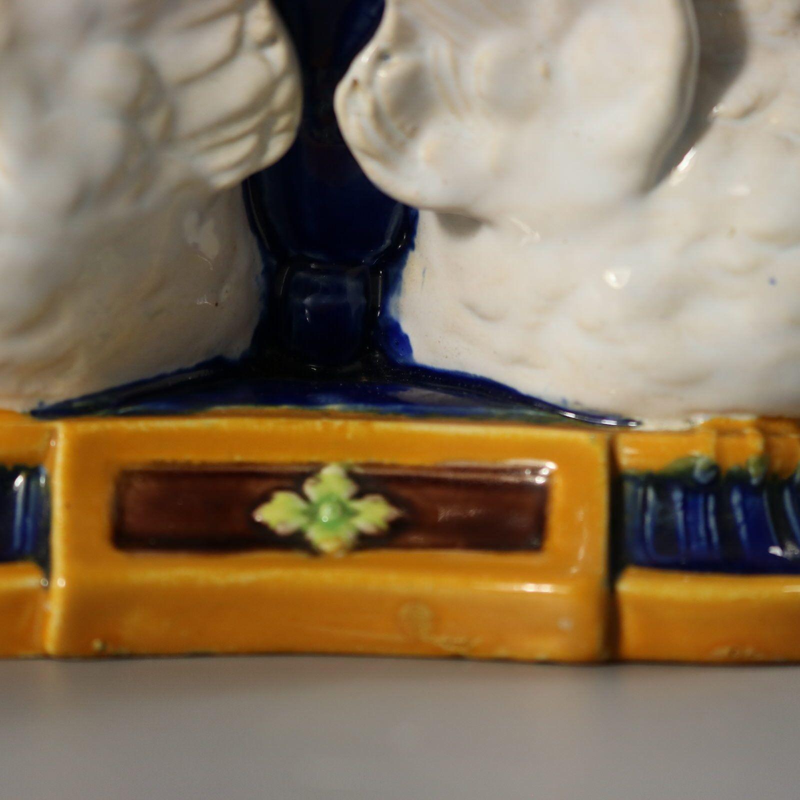 Vaso in maiolica di Minton con piccione a coda di rondine in vendita 3