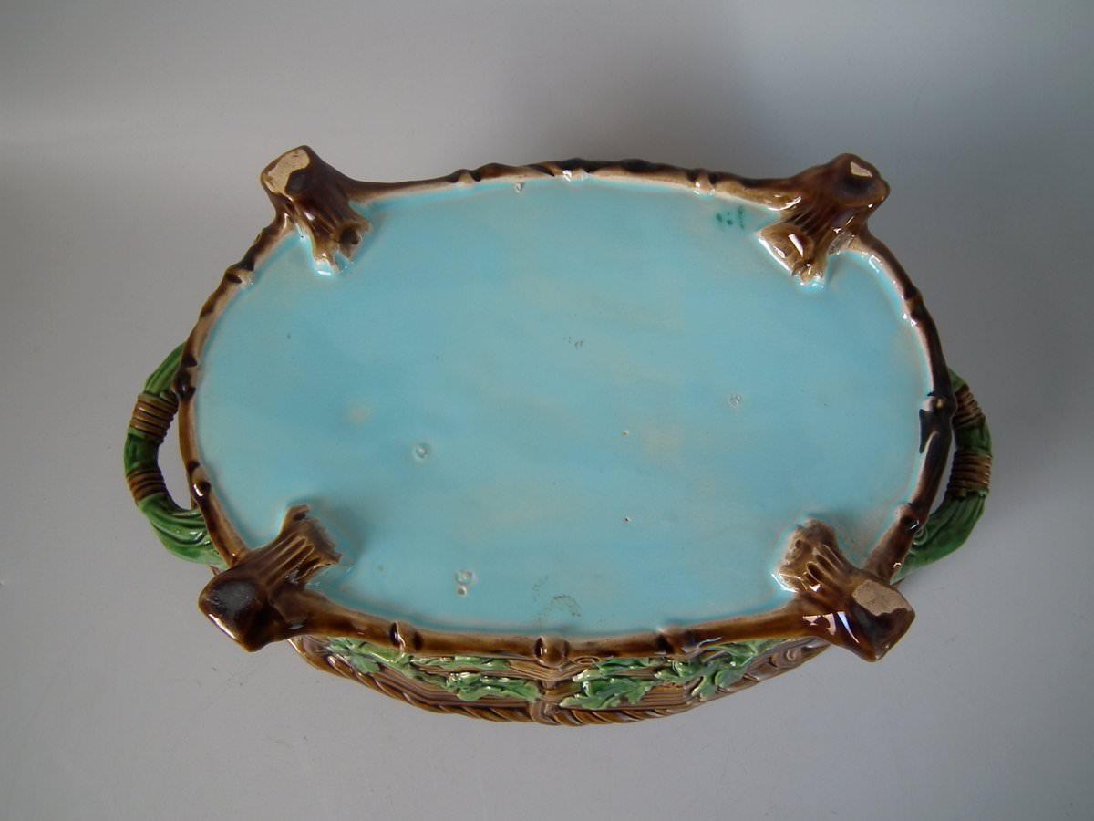pie dish with cover