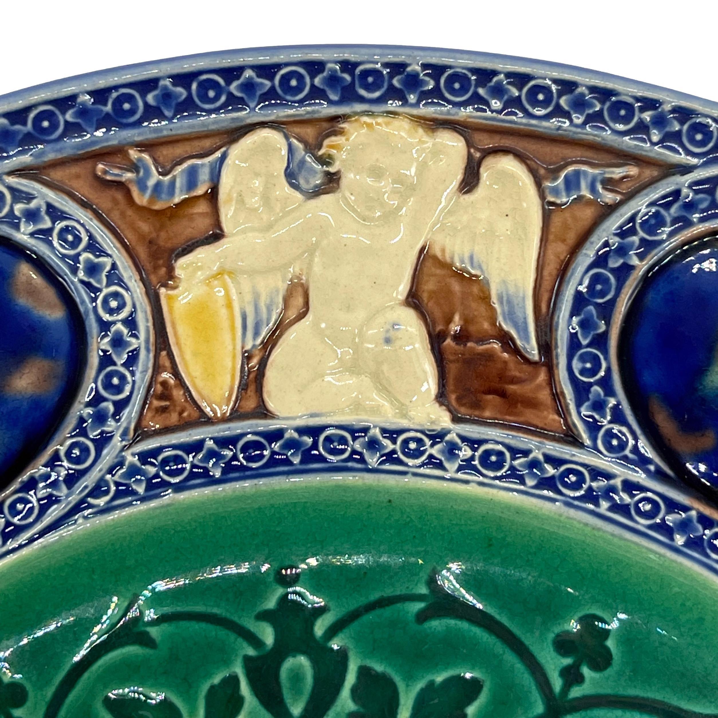 Grande assiette d'armoire de style médiéval en majolique de Minton, datée de 1867 Bon état à Banner Elk, NC