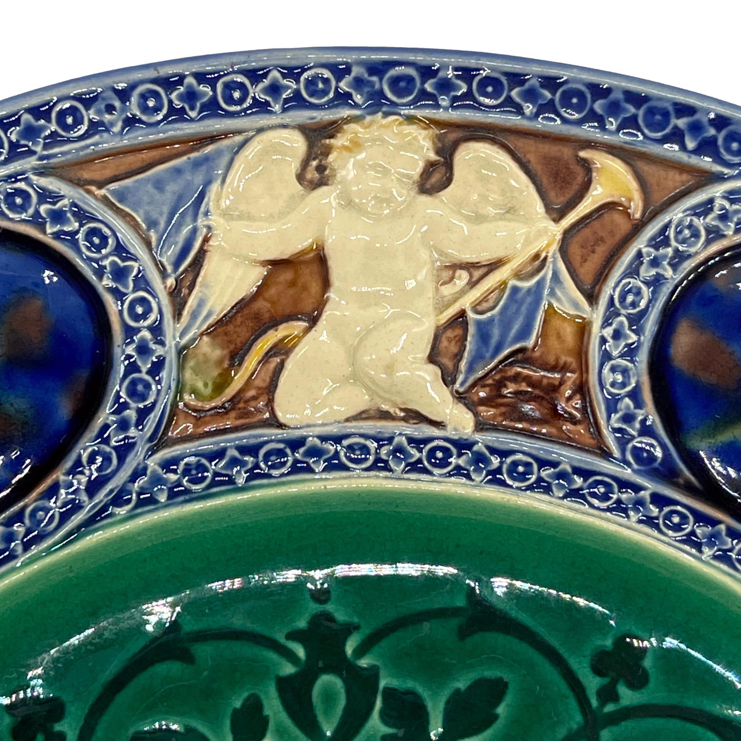 XIXe siècle Grande assiette d'armoire de style médiéval en majolique de Minton, datée de 1867