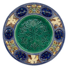 Grande assiette d'armoire de style médiéval en majolique de Minton, datée de 1867