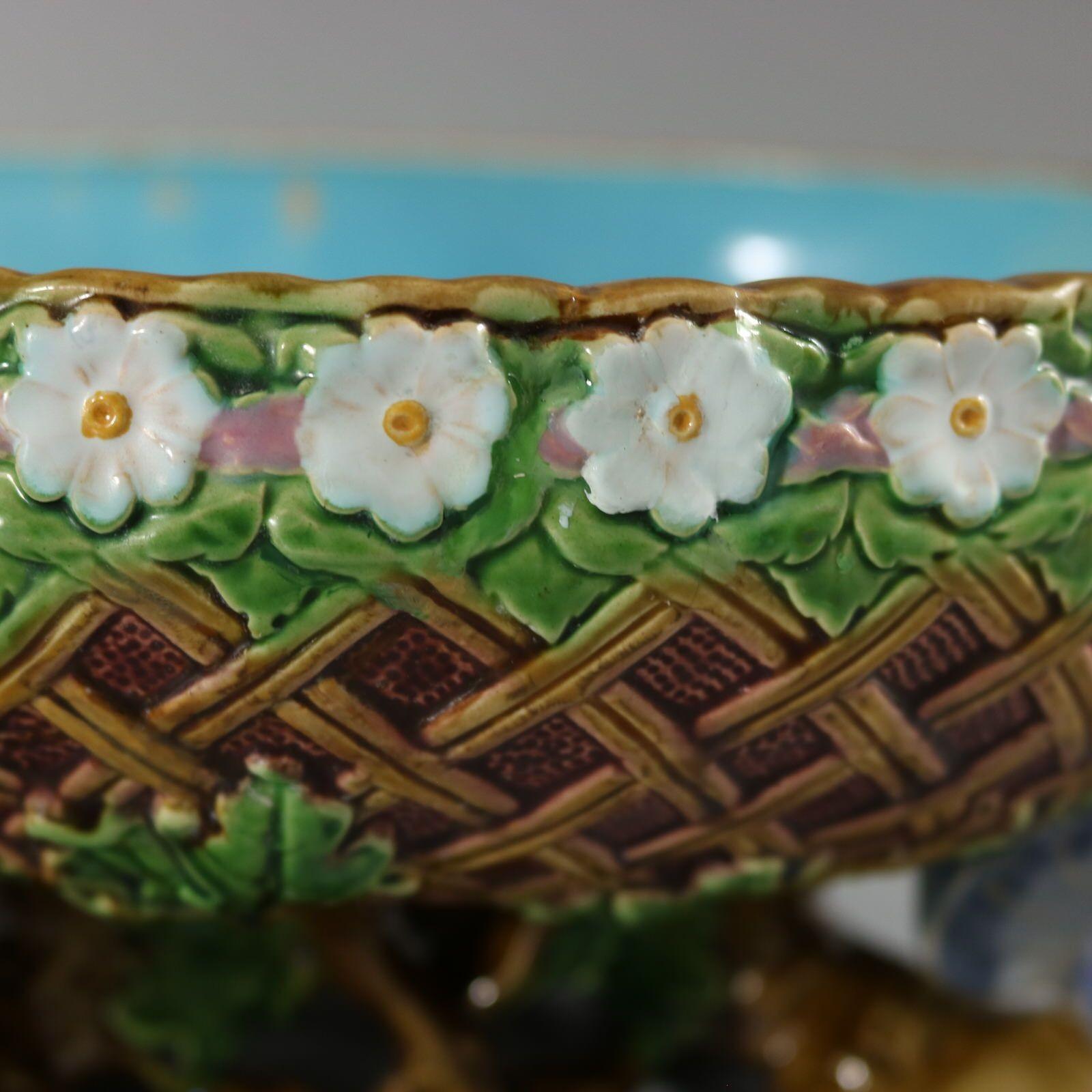 Minton Majolica Pigeon Centrepiece Bowl (bol de centre de table) en vente 5