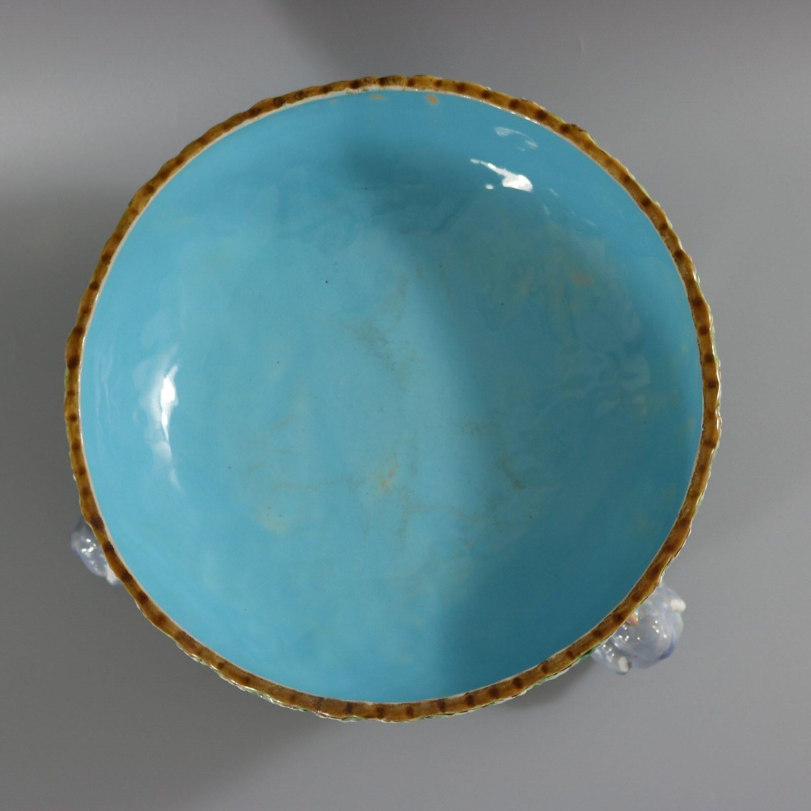 Minton Majolica Pigeon Centrepiece Bowl (bol de centre de table) en vente 1