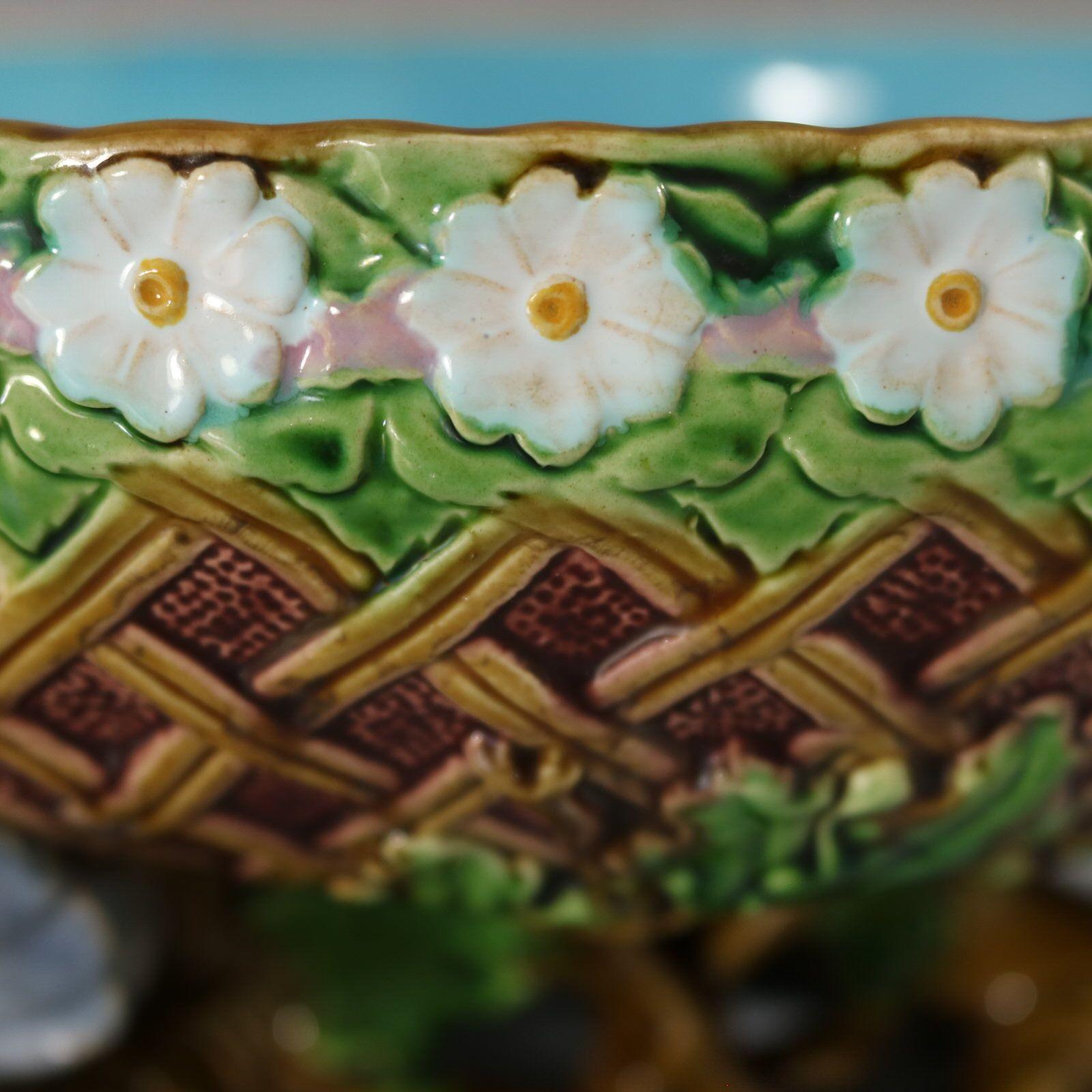 Minton Majolica Pigeon Centrepiece Bowl (bol de centre de table) en vente 4
