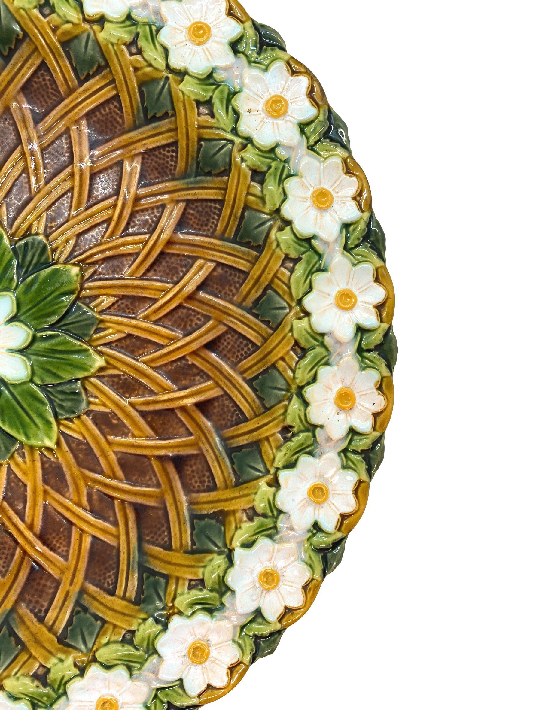 English Minton Majolica Platter with Lattice Work and Daisy Chain Border, Dated 1880 For Sale