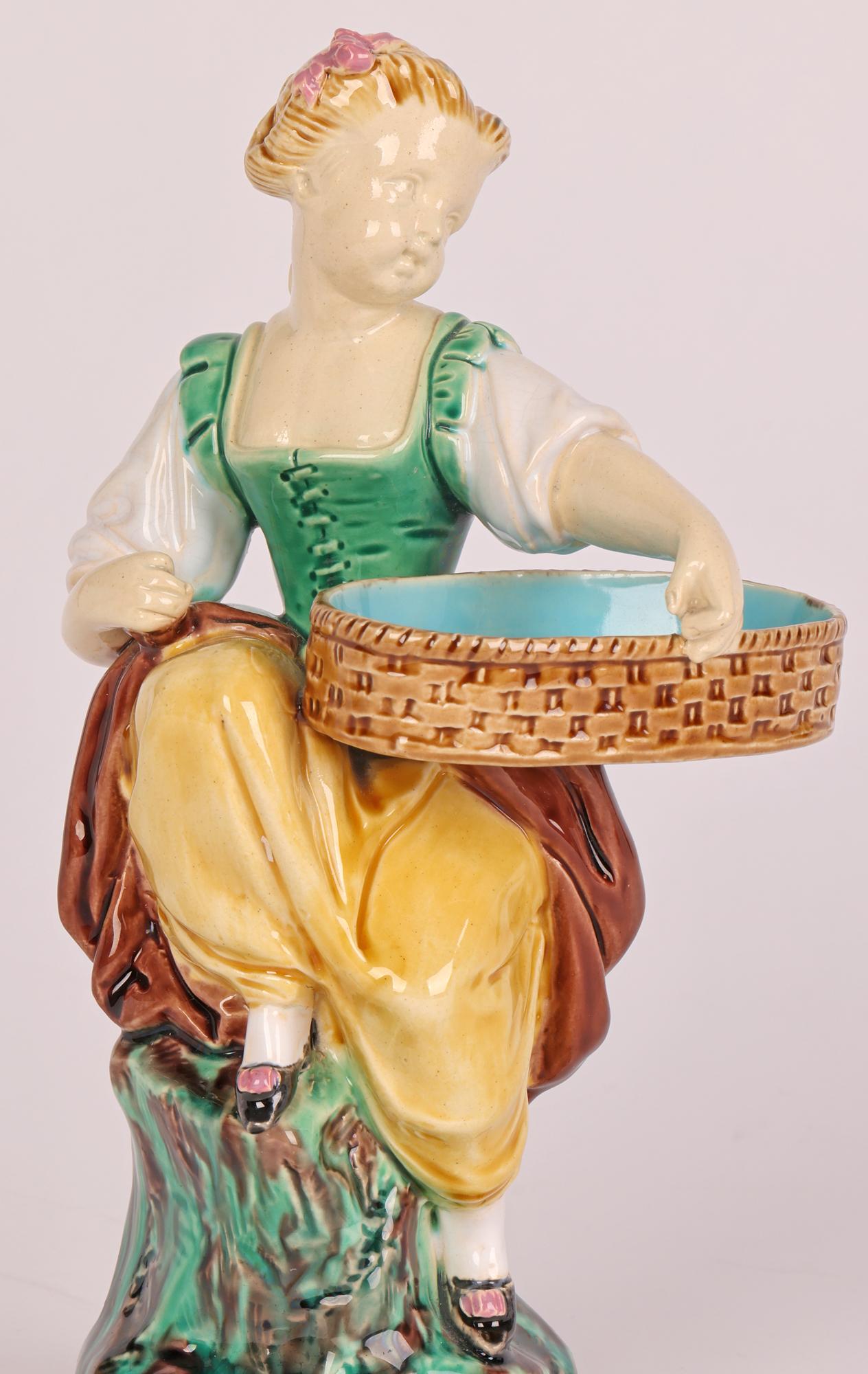 Figurine de jeune fille moissonneuse en poterie majolique de Minton 1864 en vente 1