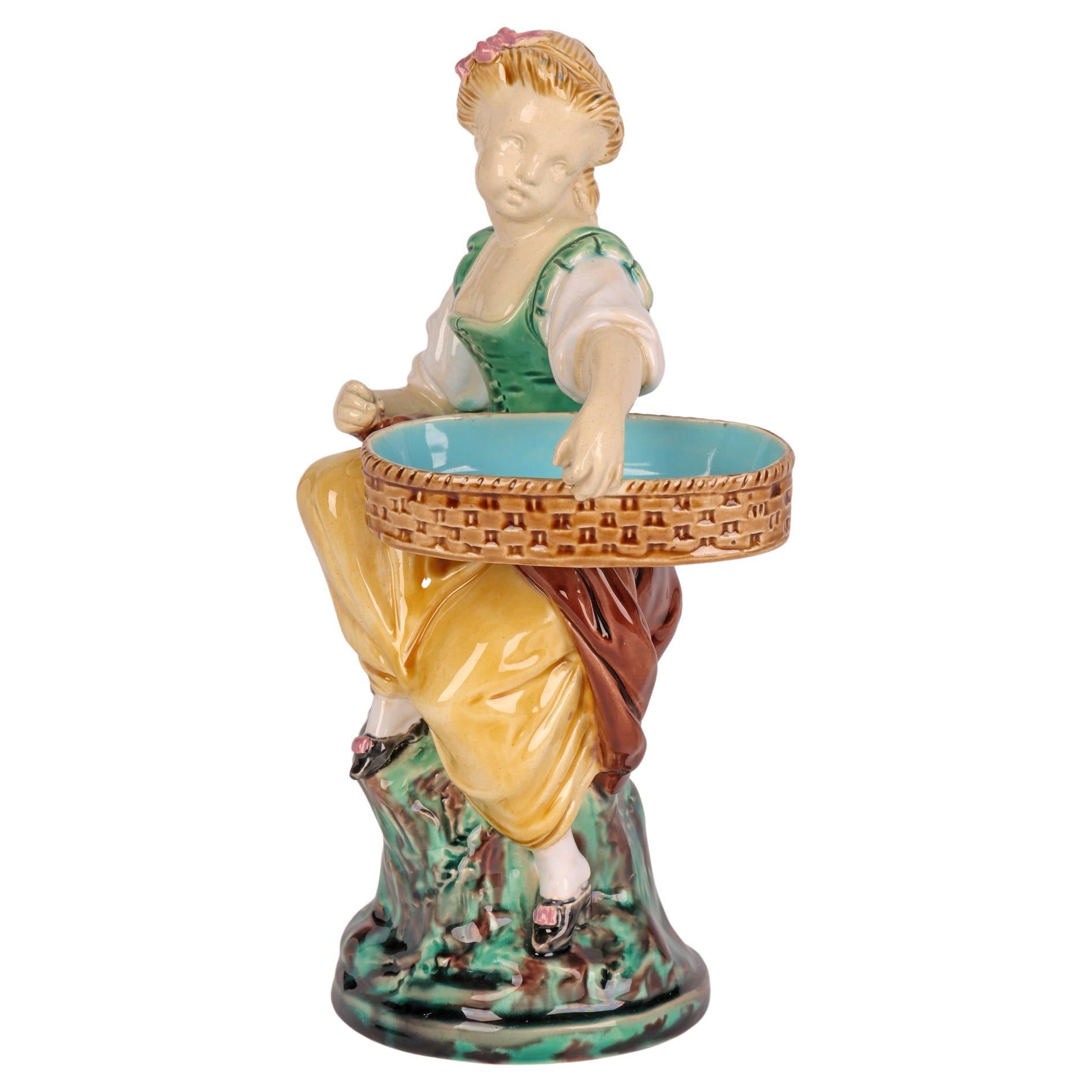 Figurine de jeune fille moissonneuse en poterie majolique de Minton 1864 en vente