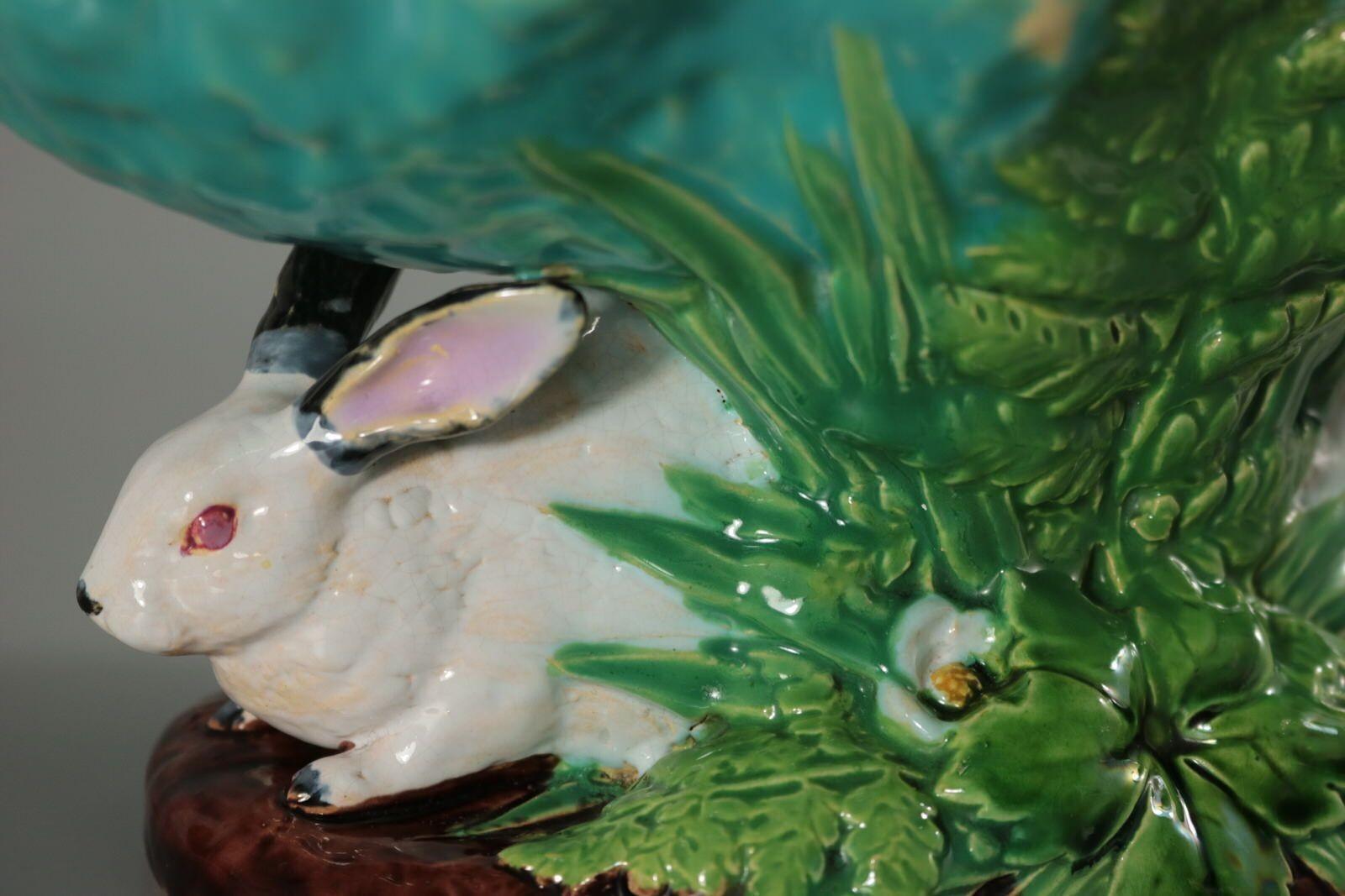 Plat en majolique de Minton avec lapins et feuilles en vente 6