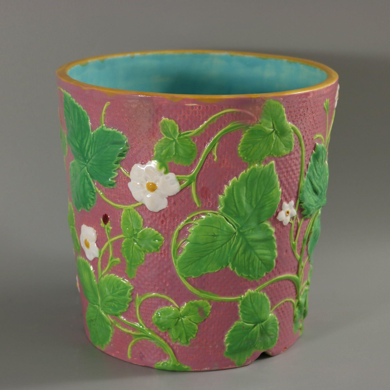 Majolique Jardinière à fraises Minton en majolique rose en vente