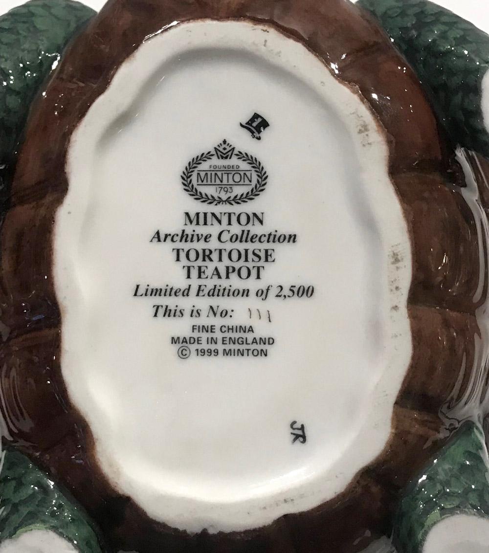 Anglais Théière en majolique de Minton en écaille de tortue, édition limitée signée