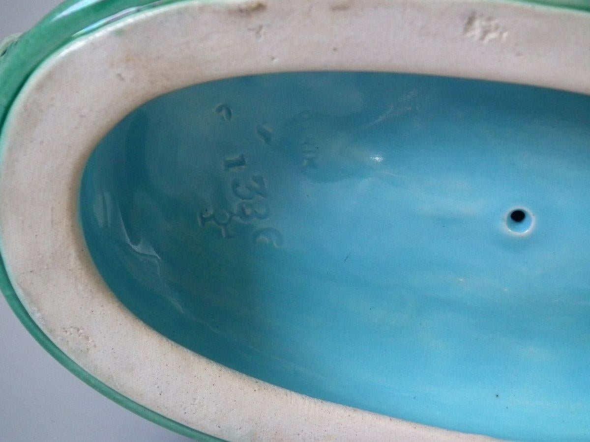 Minton Majolika Servierschale mit Triton und Muscheln (Spätes 19. Jahrhundert) im Angebot