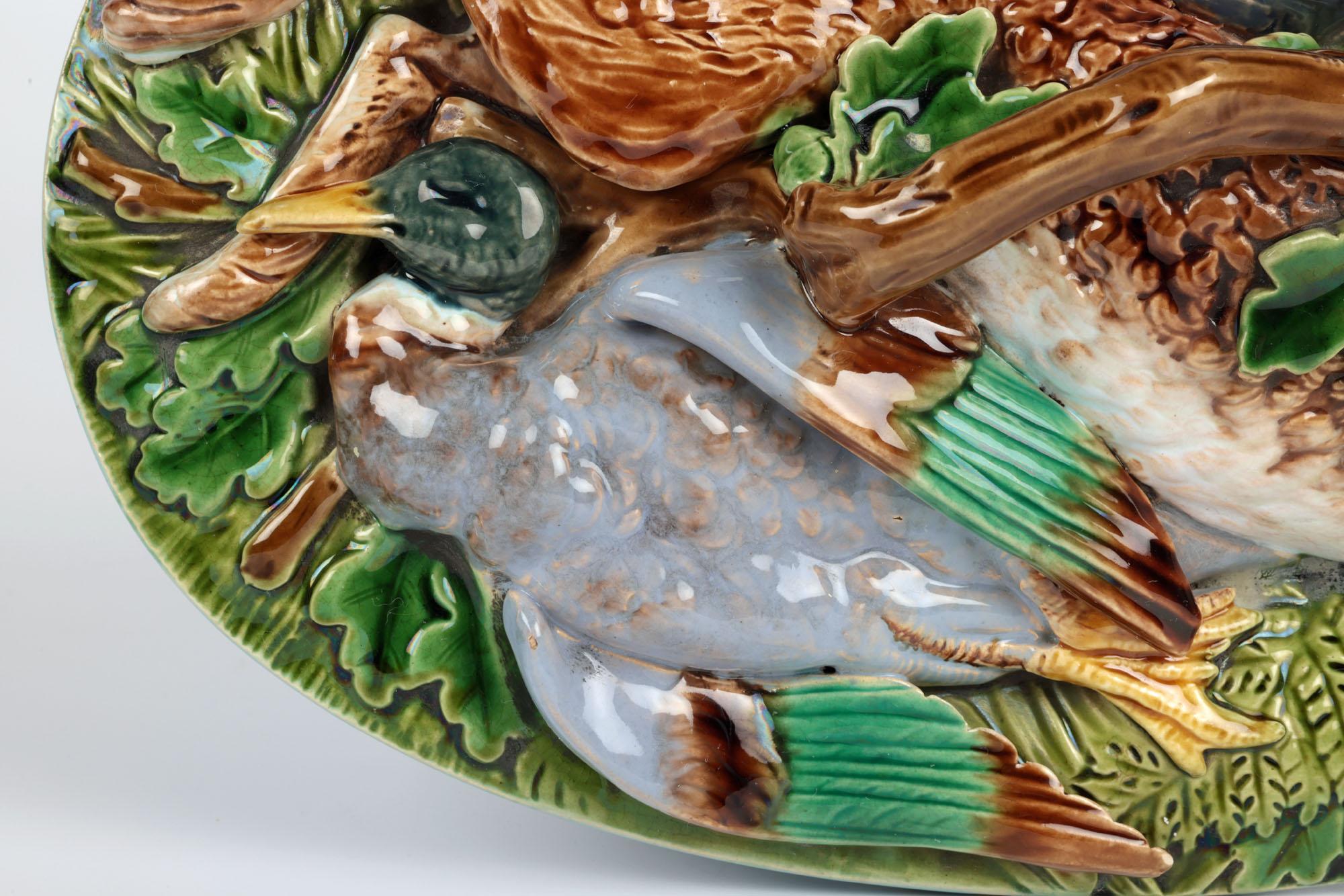 Minton Majolica Double Handled Game Pie Dish & Cover (Plat à tarte et couvercle) en vente 9