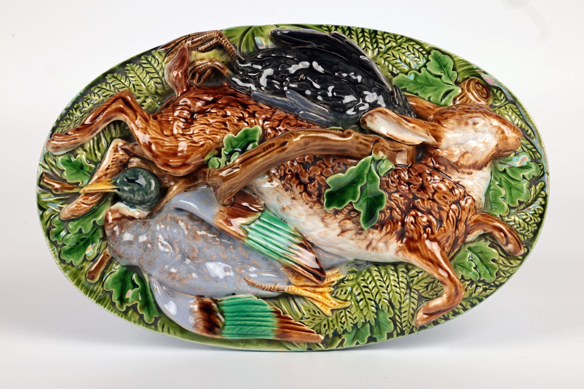 Plato y Tapa de Juego de Minton Majolica con Dos Asas Inglés en venta