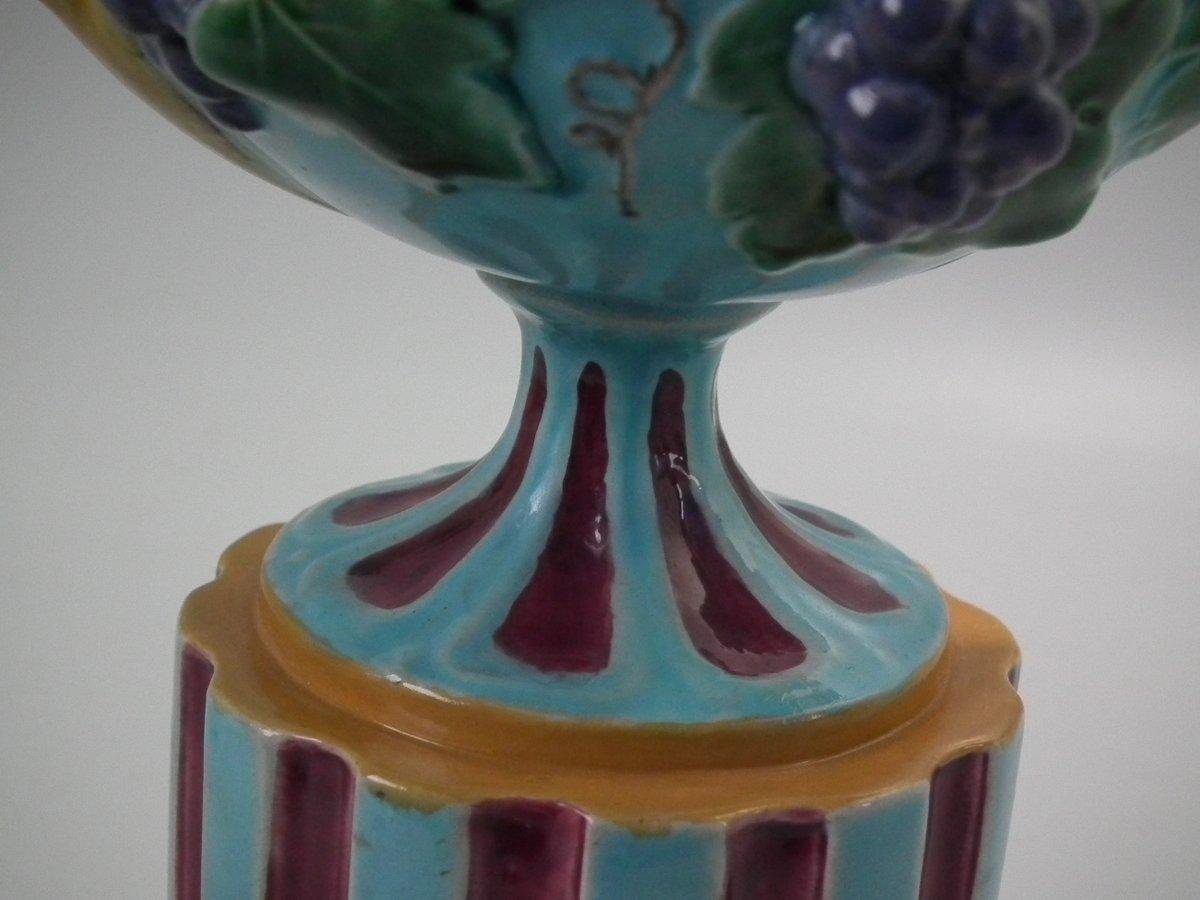 Vaso in maiolica Minton a due manici su piedistallo in vendita 5
