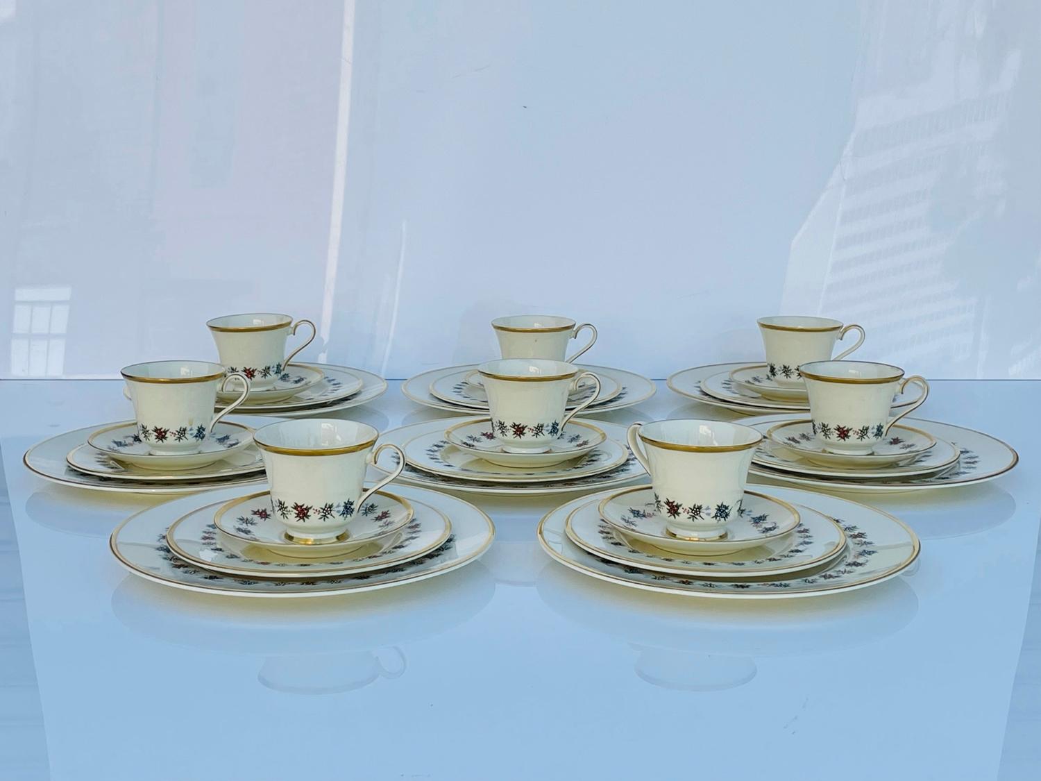 Mid-Century Modern Minton Mirabeau Dining, Salad, Saucer Plates & Cups 8 For Sale