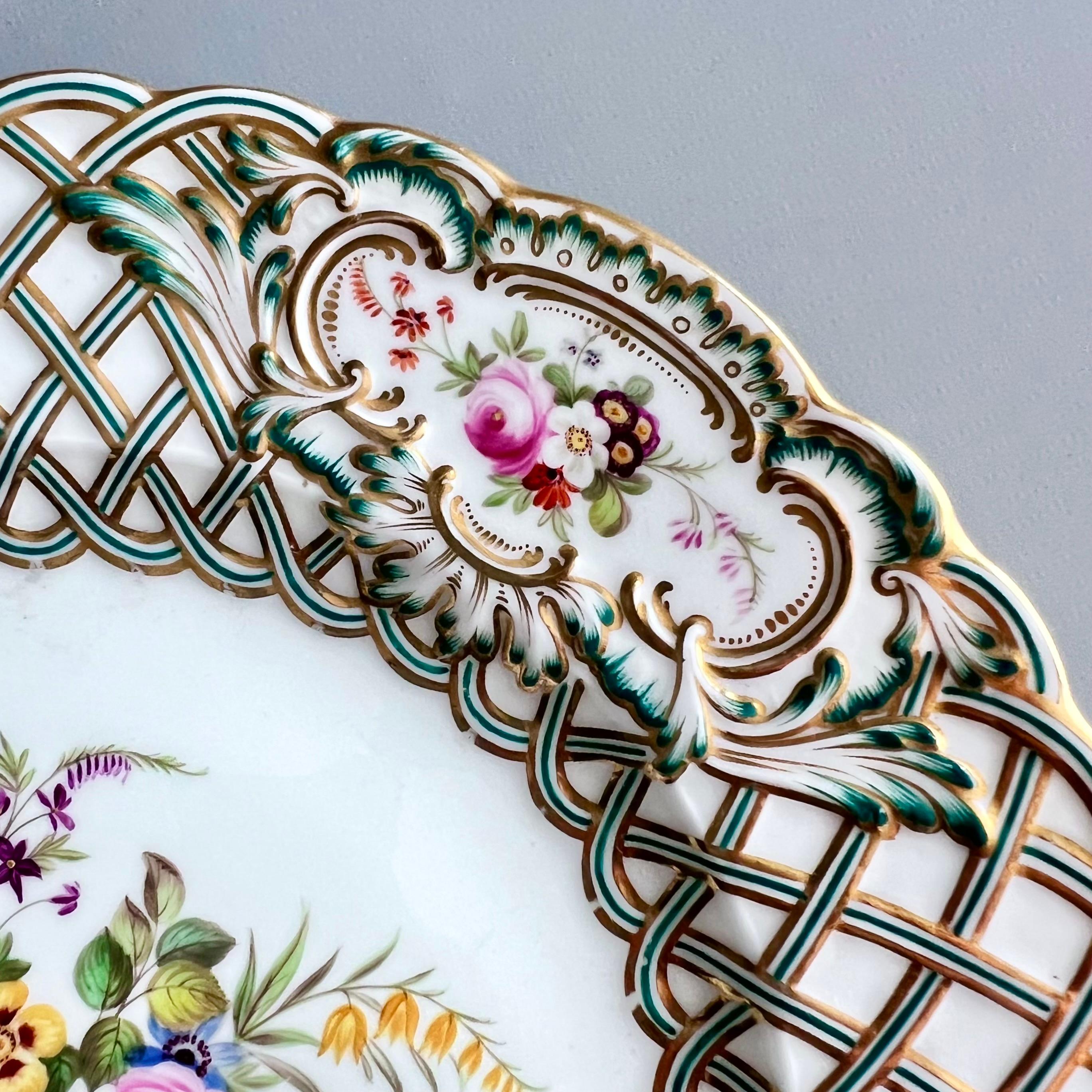 Pareja de platos Minton, Newcastle en relieve, Flores J. Bancroft, 1857 (2) en venta 4