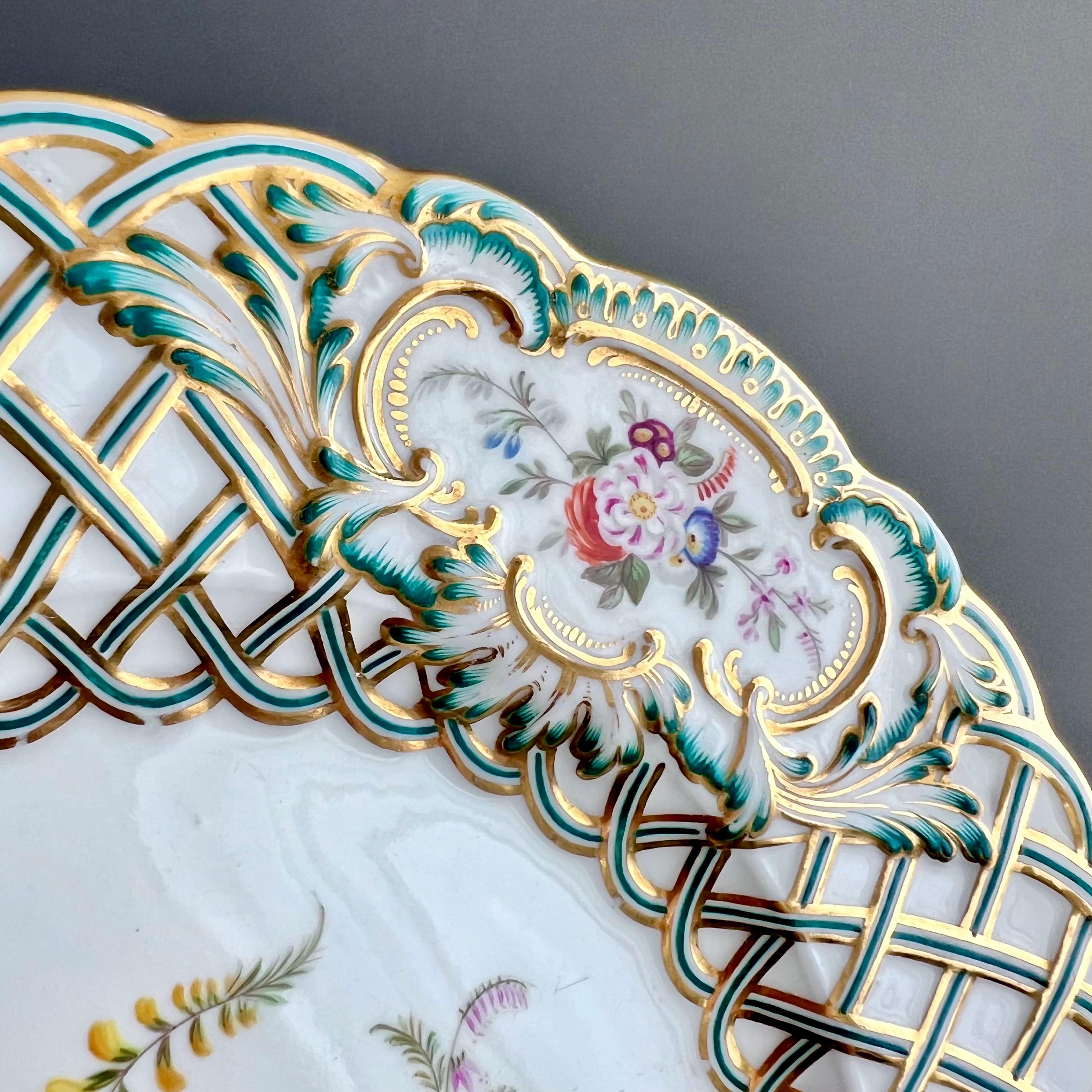 Pareja de platos Minton, Newcastle en relieve, Flores J. Bancroft, 1857 (2) en venta 5