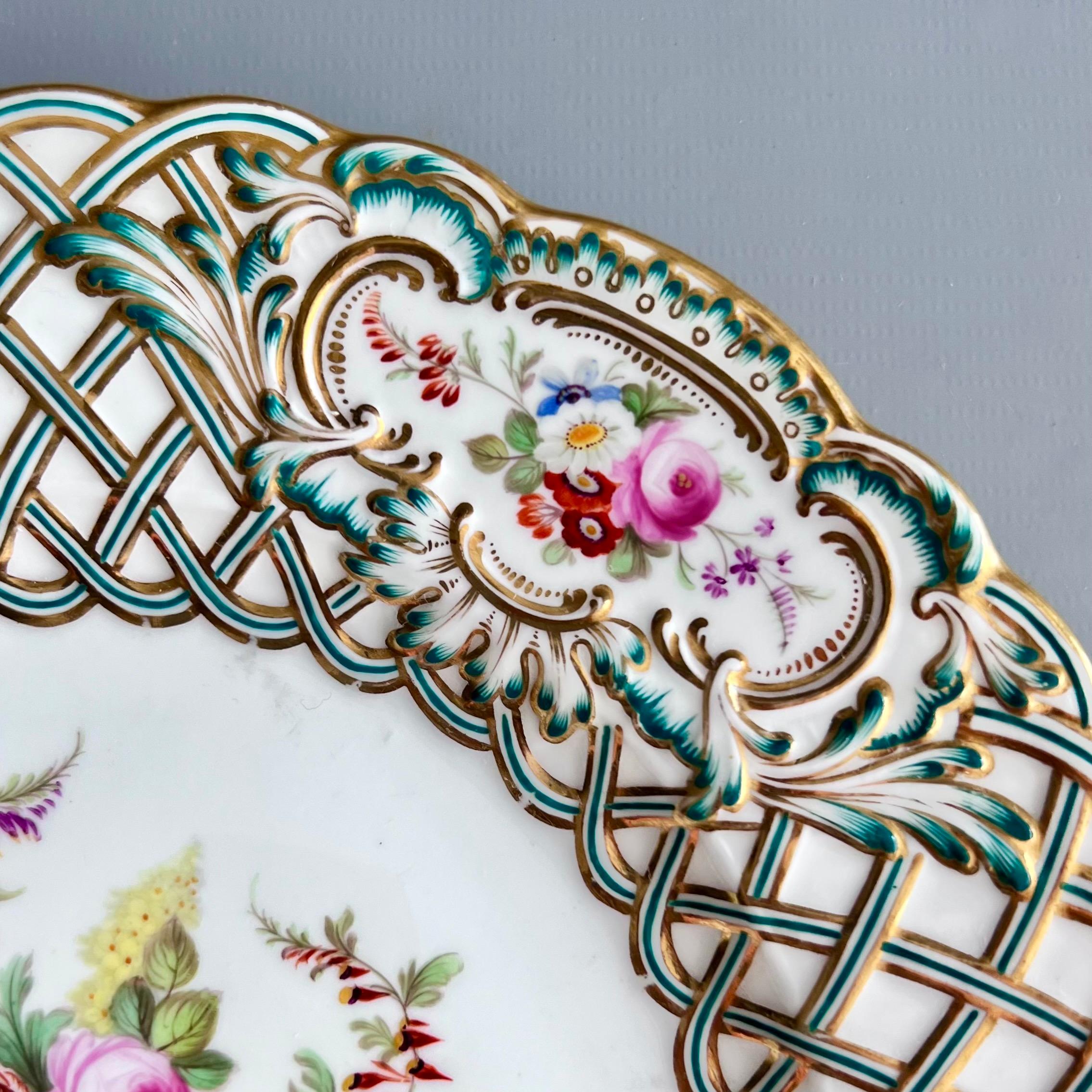 Pareja de platos Minton, Newcastle en relieve, Flores J. Bancroft, 1857 (2) Mediados del siglo XIX en venta