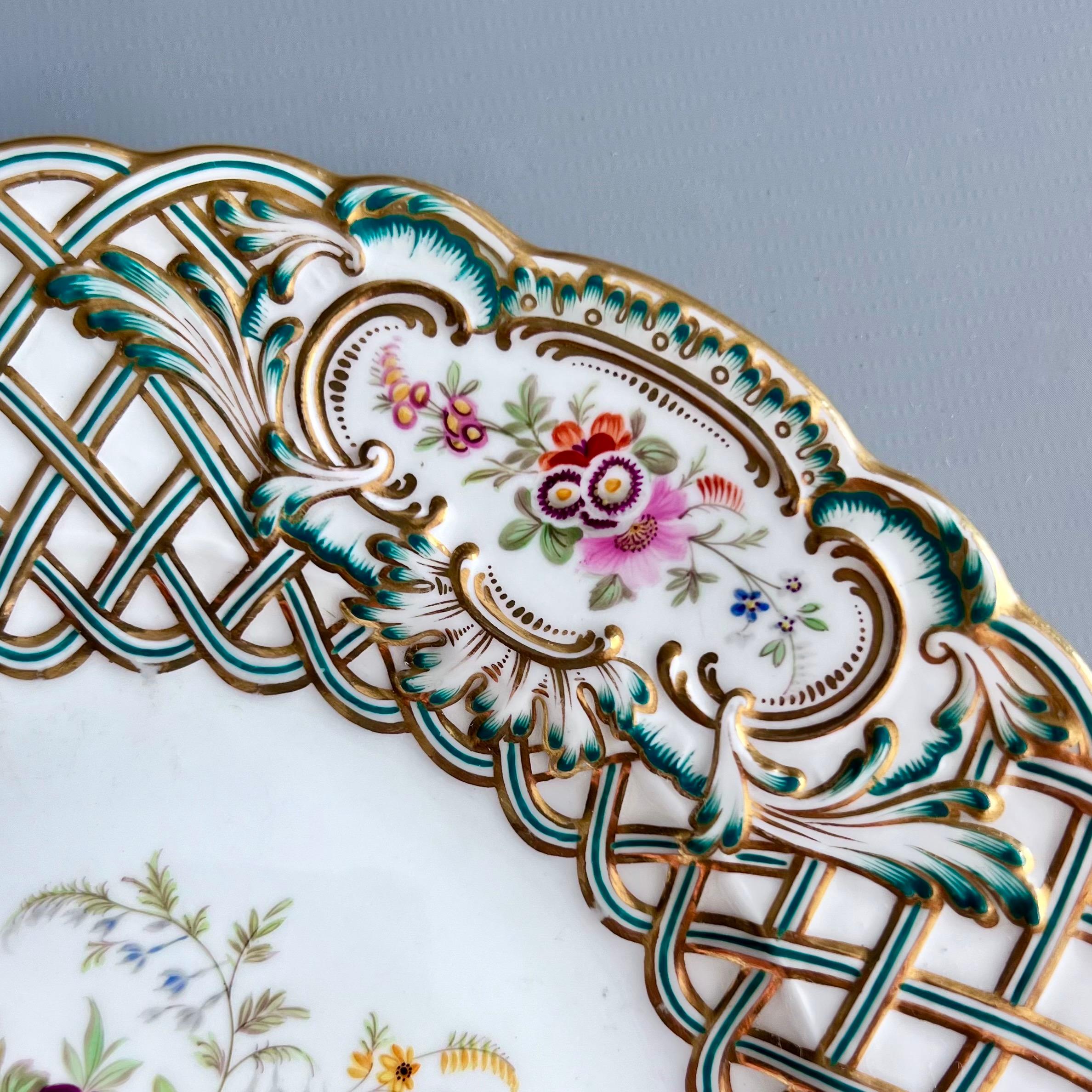 Pareja de platos Minton, Newcastle en relieve, Flores J. Bancroft, 1857 (2) en venta 1