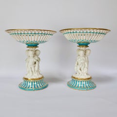 Minton Paar Tazzas, Cherubs auf der Jagd aus weißem Parian-Porzellan, viktorianisch, um 1880