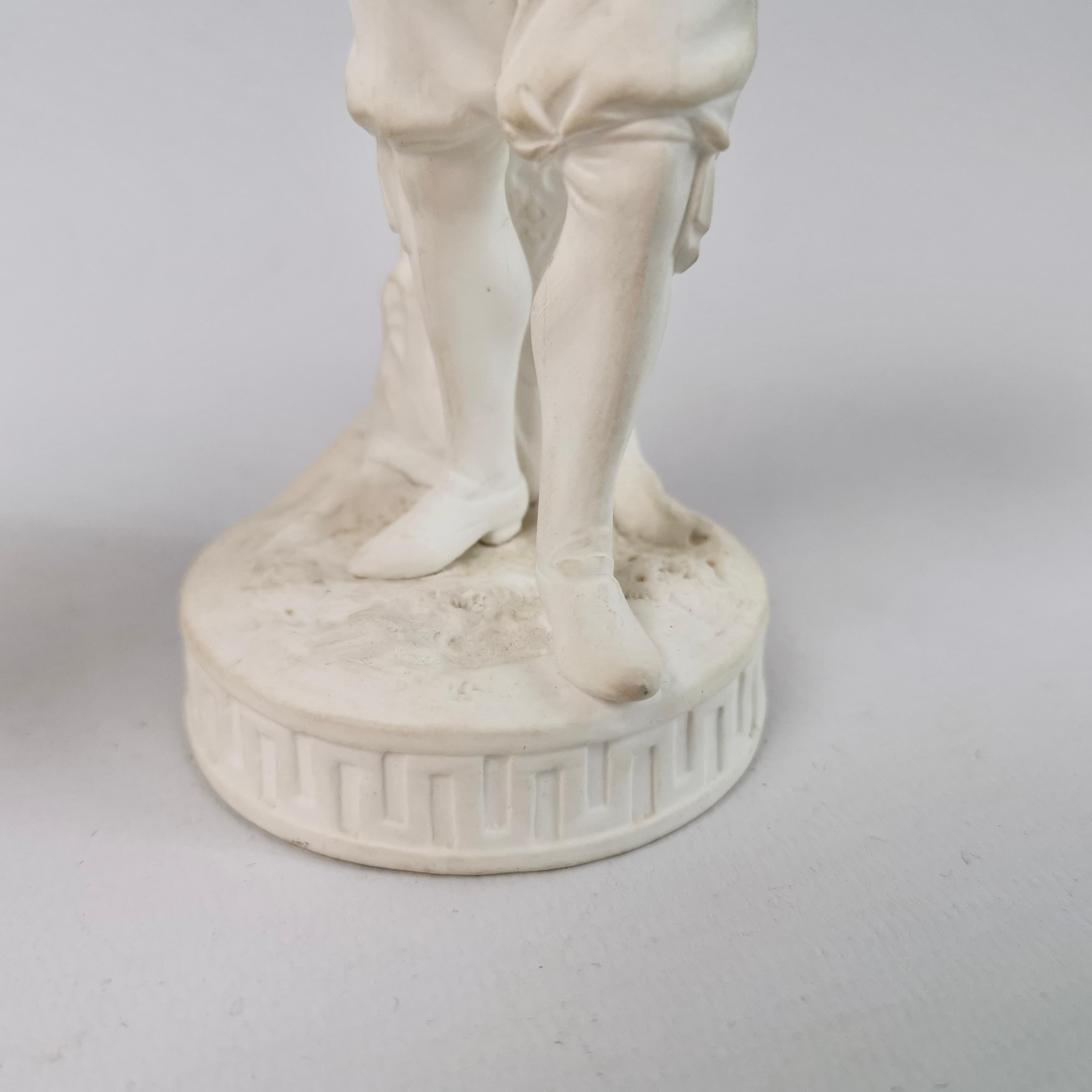 Minton, Paar weiße Biskuitfiguren einer Gärtnerin und einer Dame, um 1835 im Angebot 6