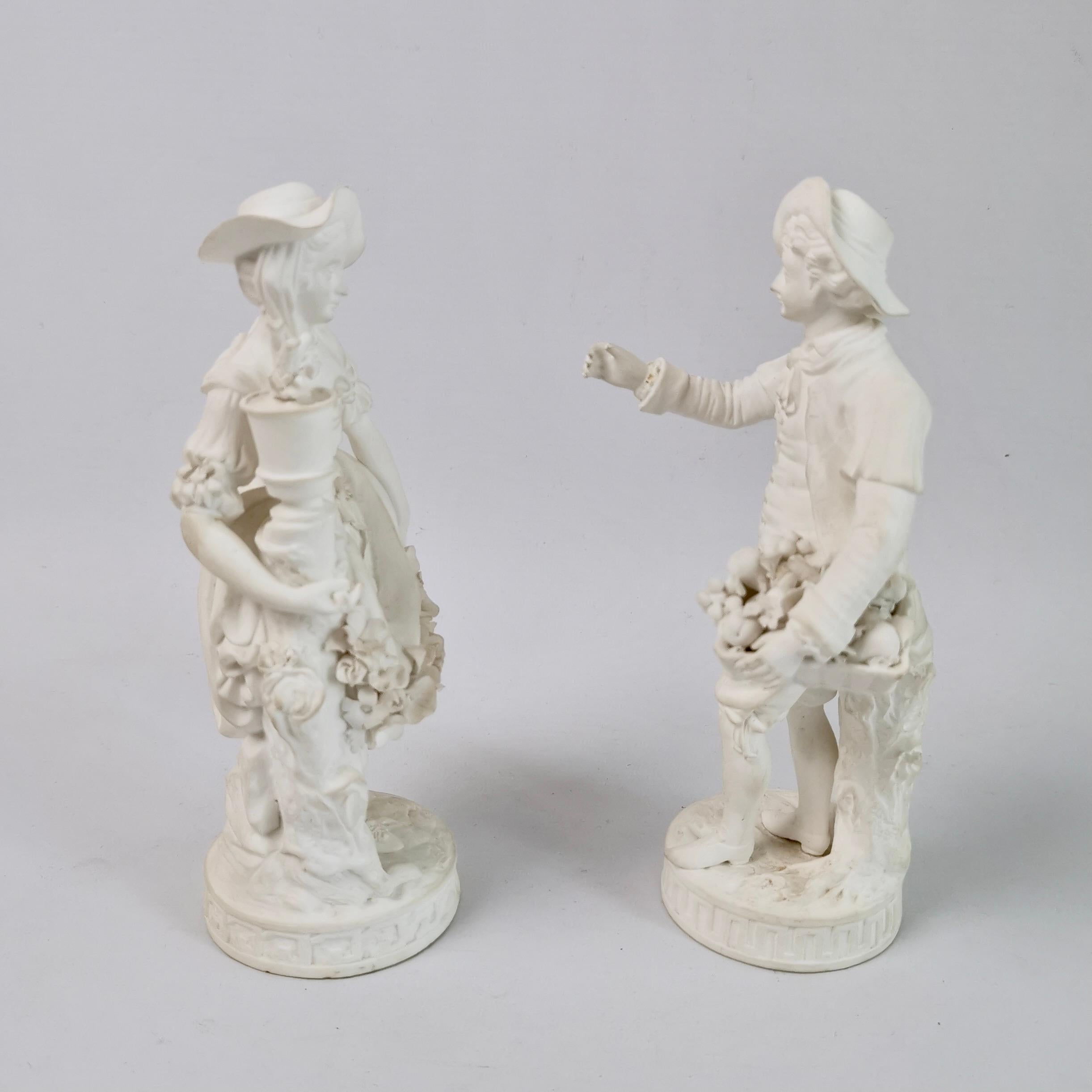 Minton, Paar weiße Biskuitfiguren einer Gärtnerin und einer Dame, um 1835 im Zustand „Gut“ im Angebot in London, GB