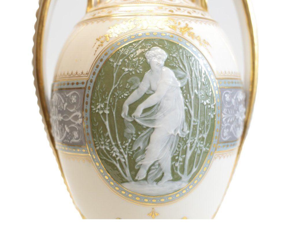 Minton Pate-Sur-Pate Decorated Porcelain Lidded Urn by L Birks, Dated 1892 In Excellent Condition For Sale In Pasadena, CA