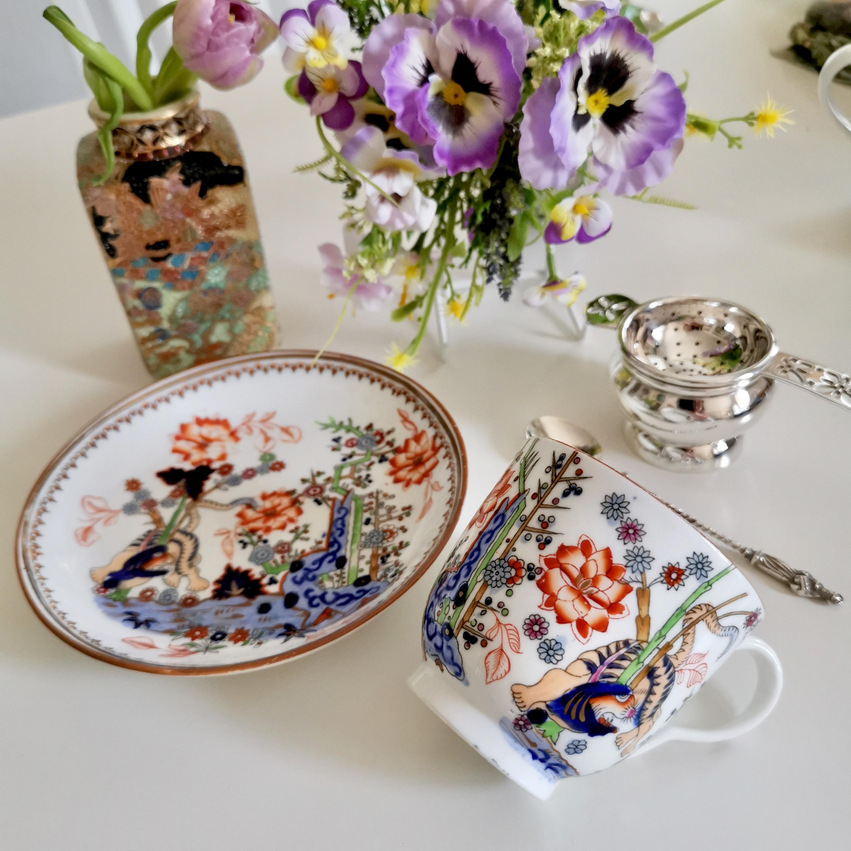 This is a very charming coffee cup and saucer made by Minton around the year 1835. The set is potted in the D-Regent shape and decorated with a Kakiemon-style tiger pattern.

Minton was one of the pioneers of English china production alongside other