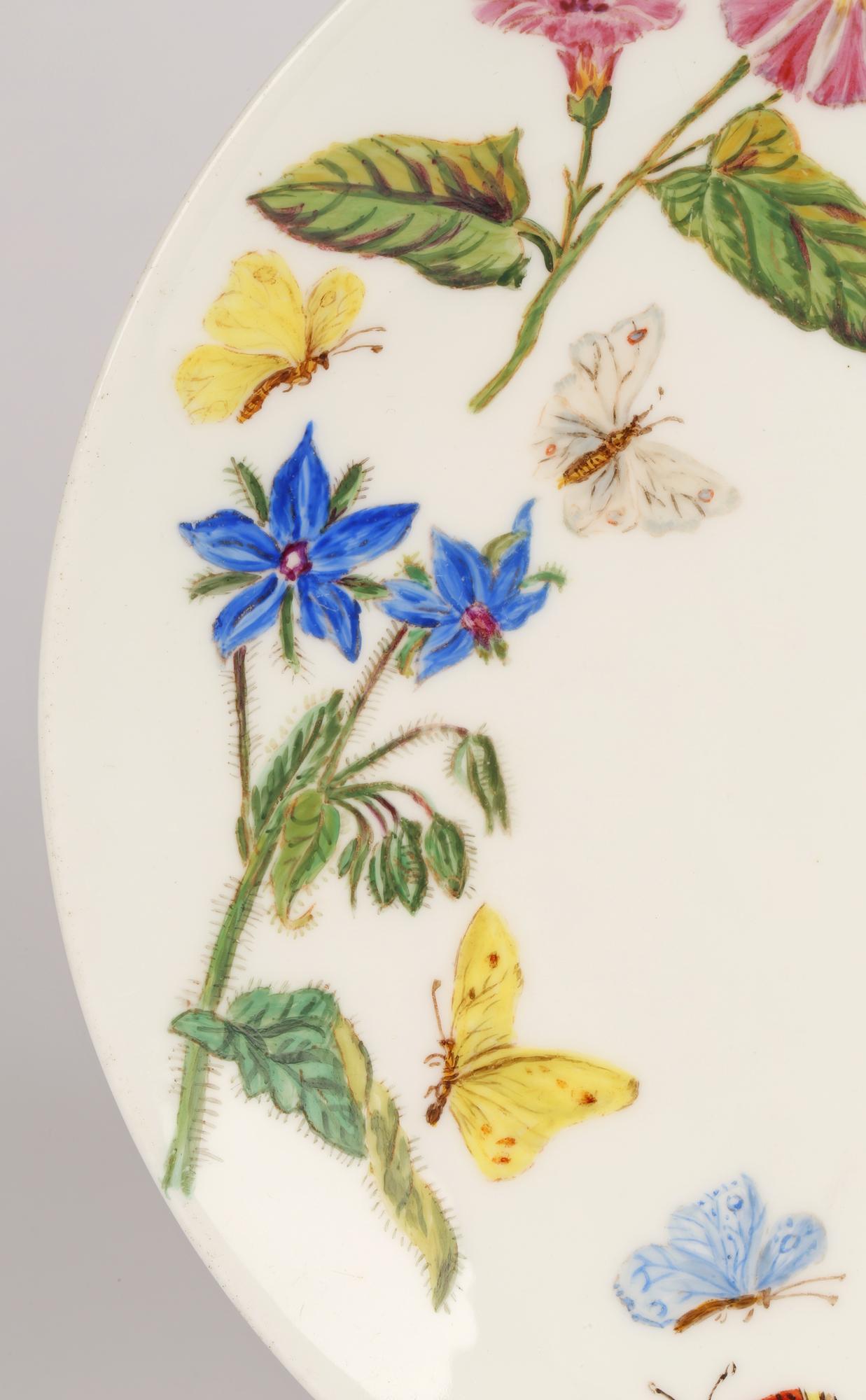 Fin du XIXe siècle Assiette de cabinet en porcelaine peinte à la main signée AMB, 1890, Minton en vente