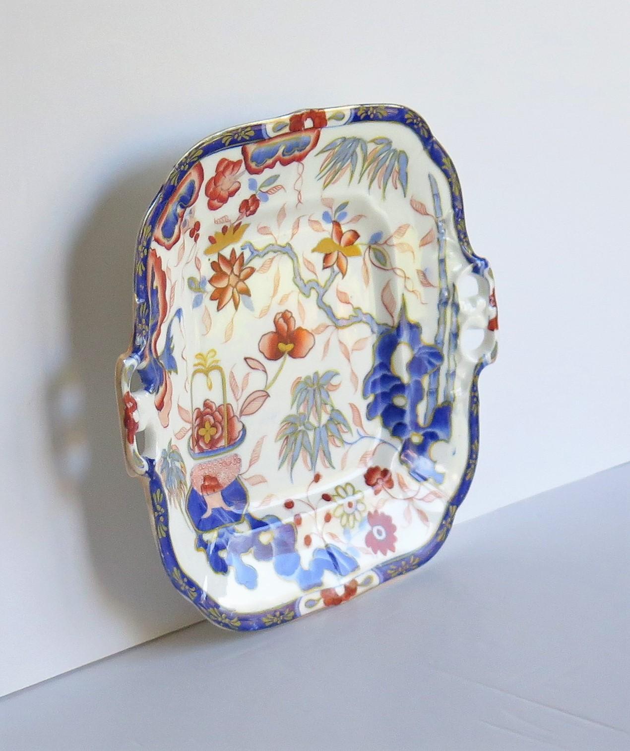 19th Century Minton Porcelain Handled Dish or Plate in Imari Pattern 1052, English circa 1825
