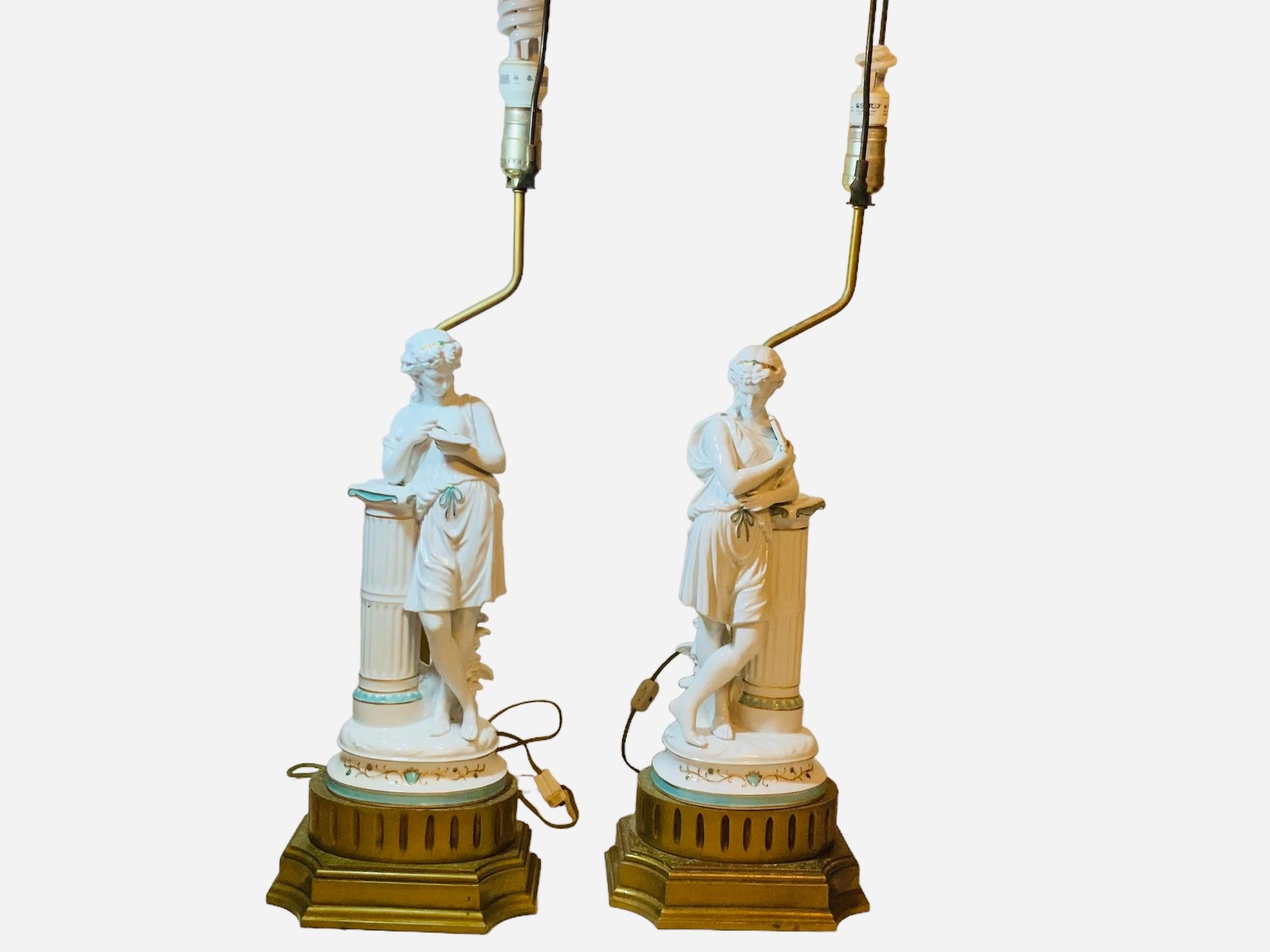 Minton Porcelain Pair Of Greek/ Roman Figures Sculptures Table Lamps In Good Condition For Sale In Guaynabo, PR