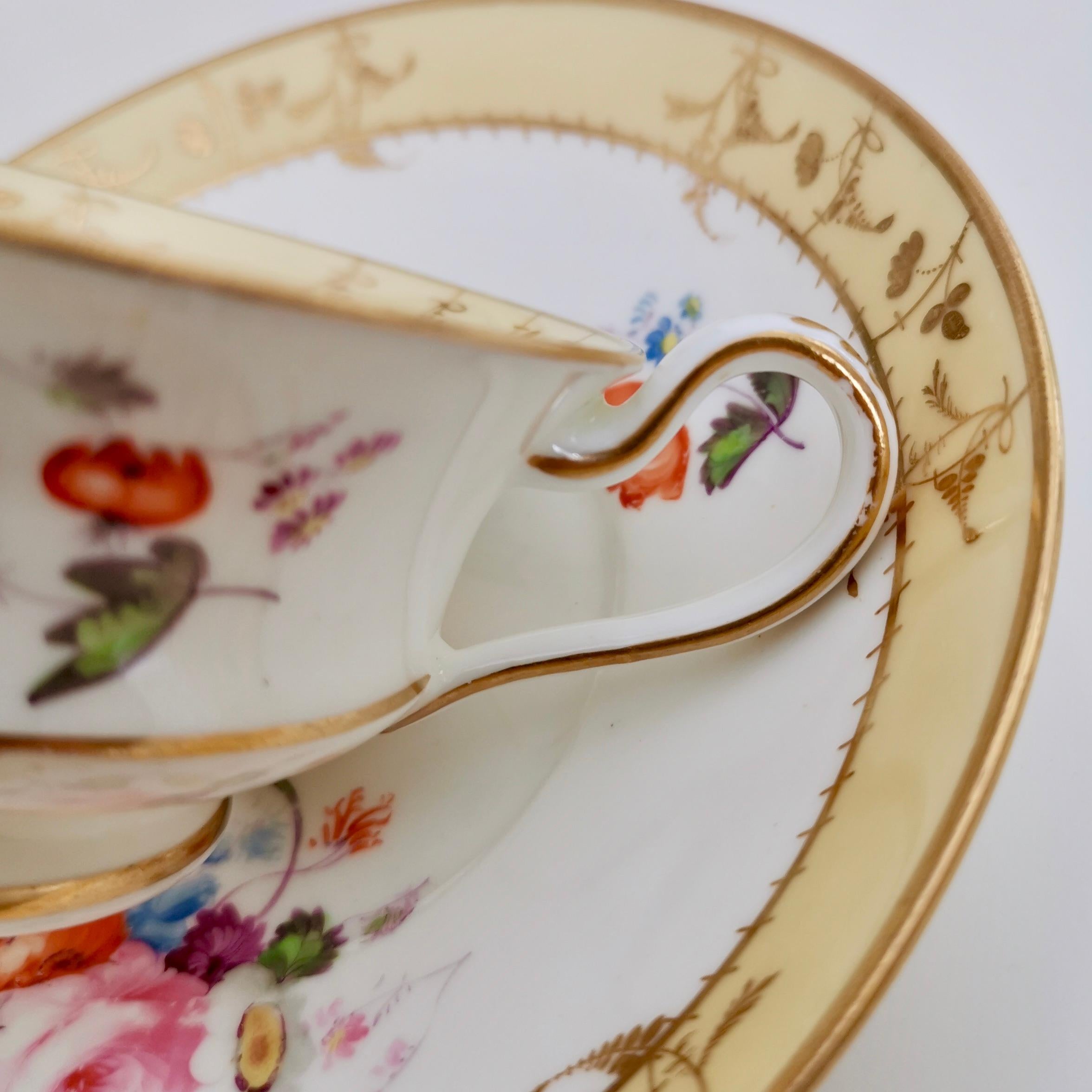 Minton Porcelain Teacup, Yellow with Hand Painted Flowers, Regency, circa 1825 In Good Condition In London, GB