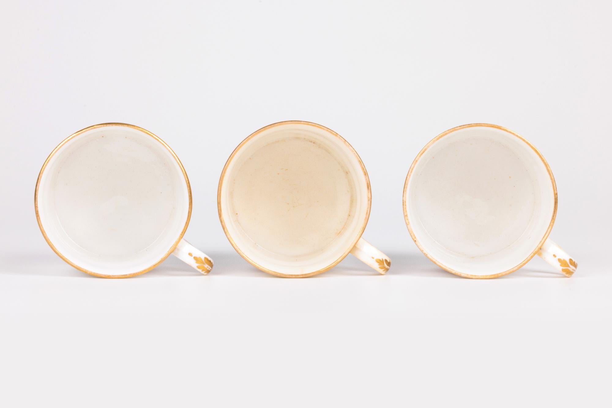 Minton Rare Set Three Georgian Shell Printed Porcelain Coffee Cups In Good Condition For Sale In Bishop's Stortford, Hertfordshire