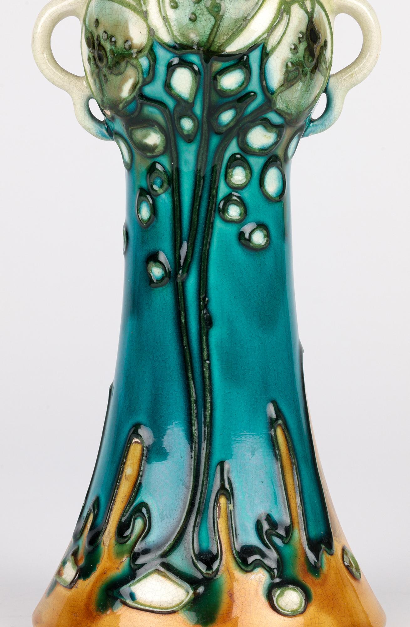 Anglais Poterie d'art sécessionniste de Minton vase à fleurs stylisées en tubes n° 41 en vente