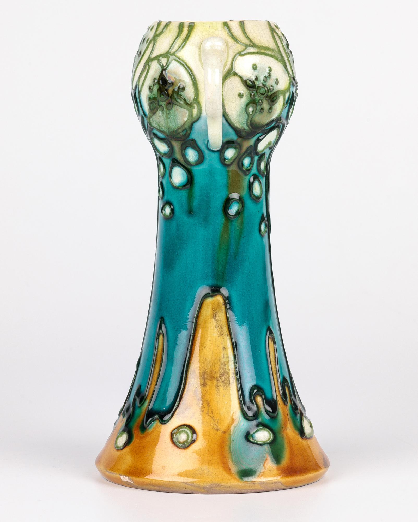 Début du 20ème siècle Poterie d'art sécessionniste de Minton vase à fleurs stylisées en tubes n° 41 en vente