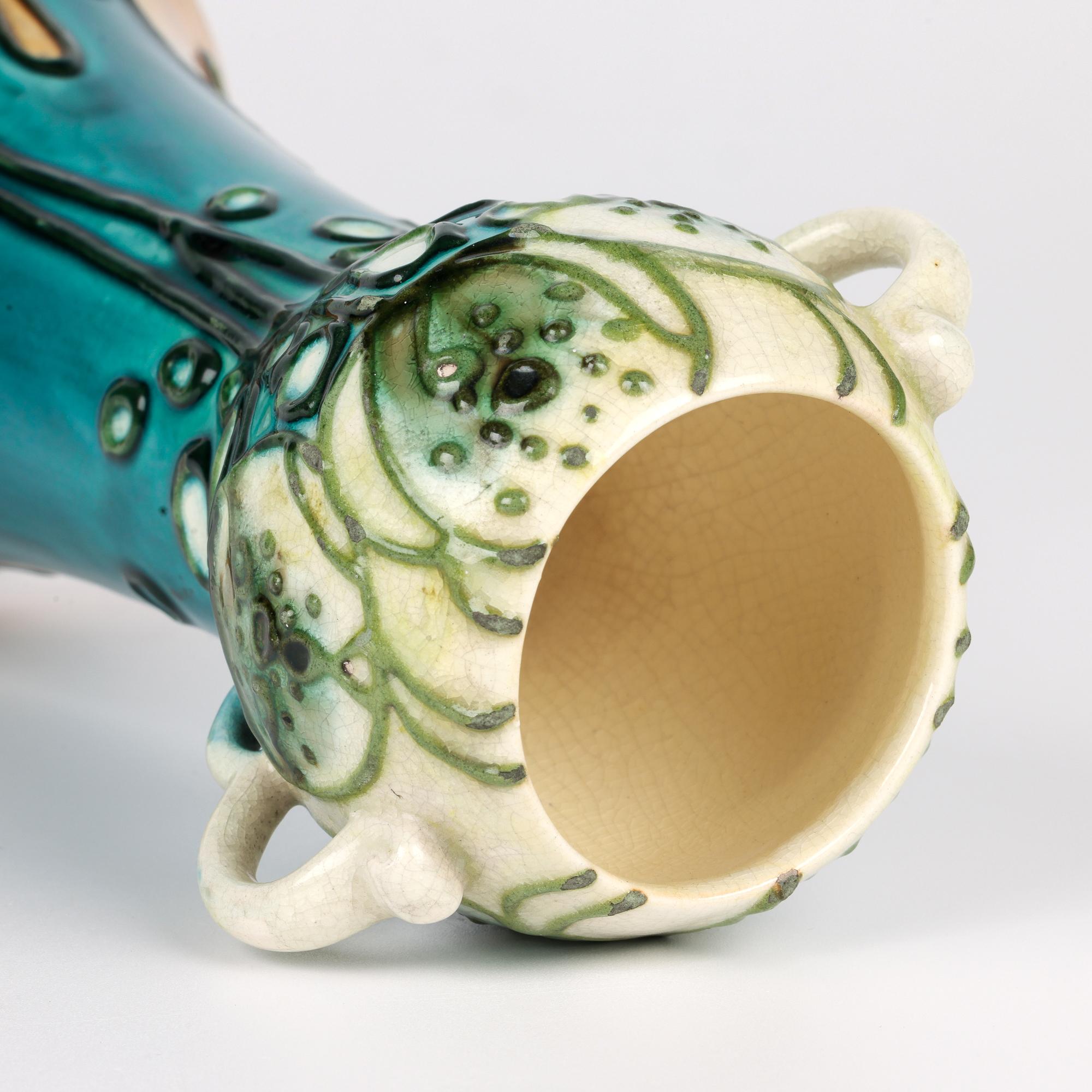 Céramique Poterie d'art sécessionniste de Minton vase à fleurs stylisées en tubes n° 41 en vente