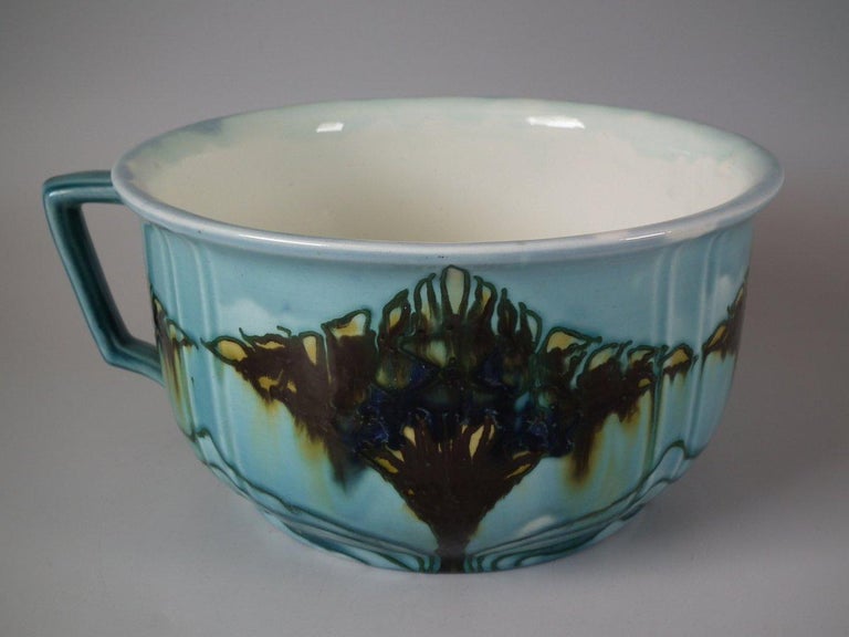 Minton Secessionist Chamber Pot In Good Condition For Sale In Chelmsford, Essex