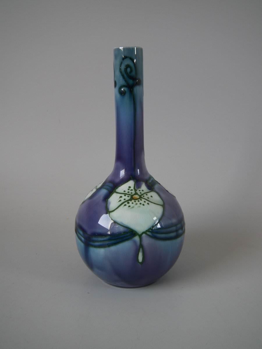 Minton Secessionist Purple No.29 Vase In Good Condition In Chelmsford, Essex