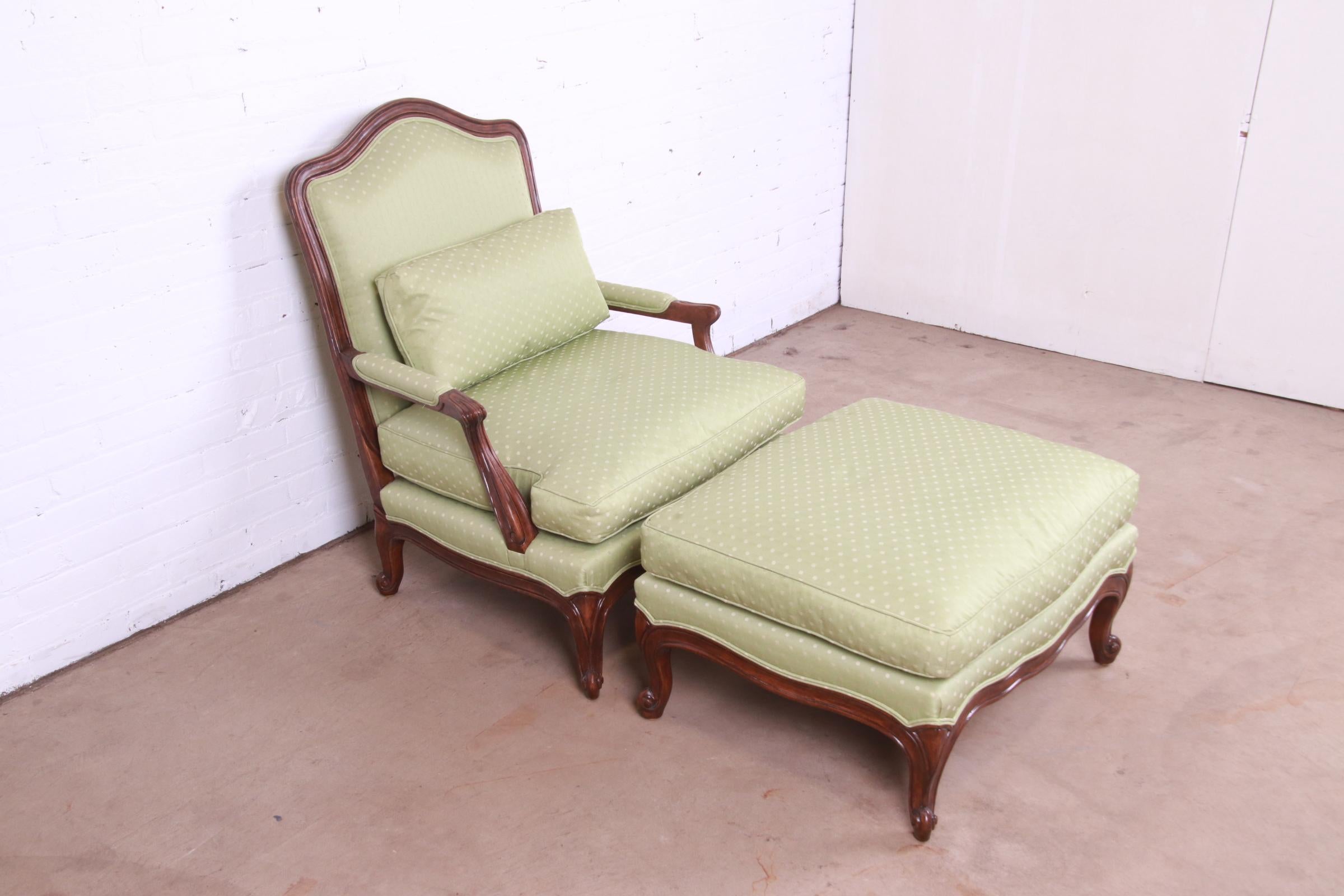 A gorgeous French Provincial Louis XV style lounge chair with ottoman

By Minton-Spidell of Los Angeles

USA, 20th Century.

Carved walnut frame, with sage green upholstery.

Measures:
Chair - 31