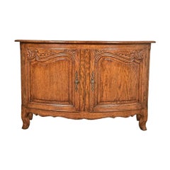 Aparador o mueble bar Minton Spidell Francés Provincial Luis XV de roble tallado