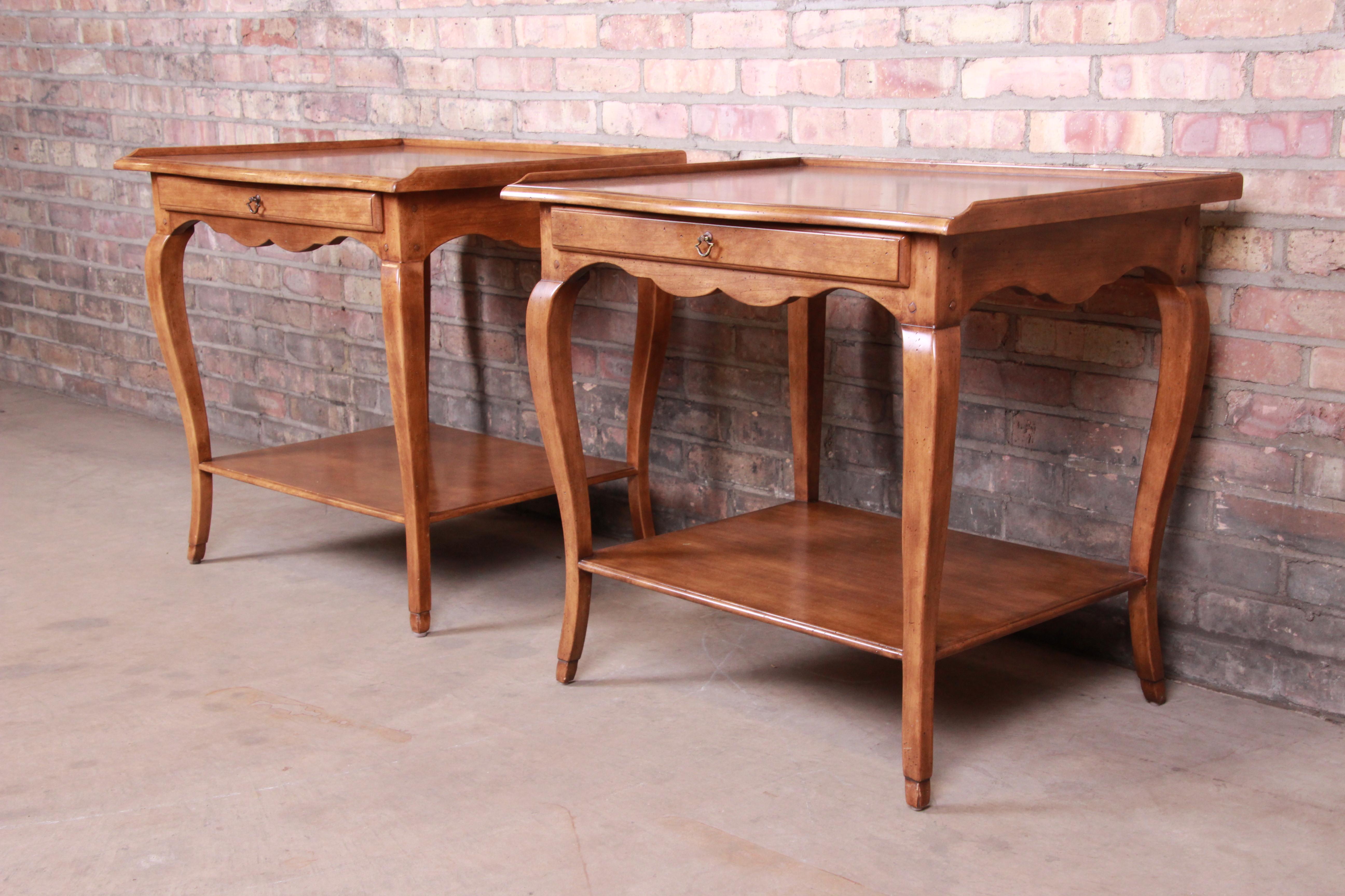 Minton-Spidell French Provincial Louis XV Maple Nightstands, Pair In Good Condition In South Bend, IN