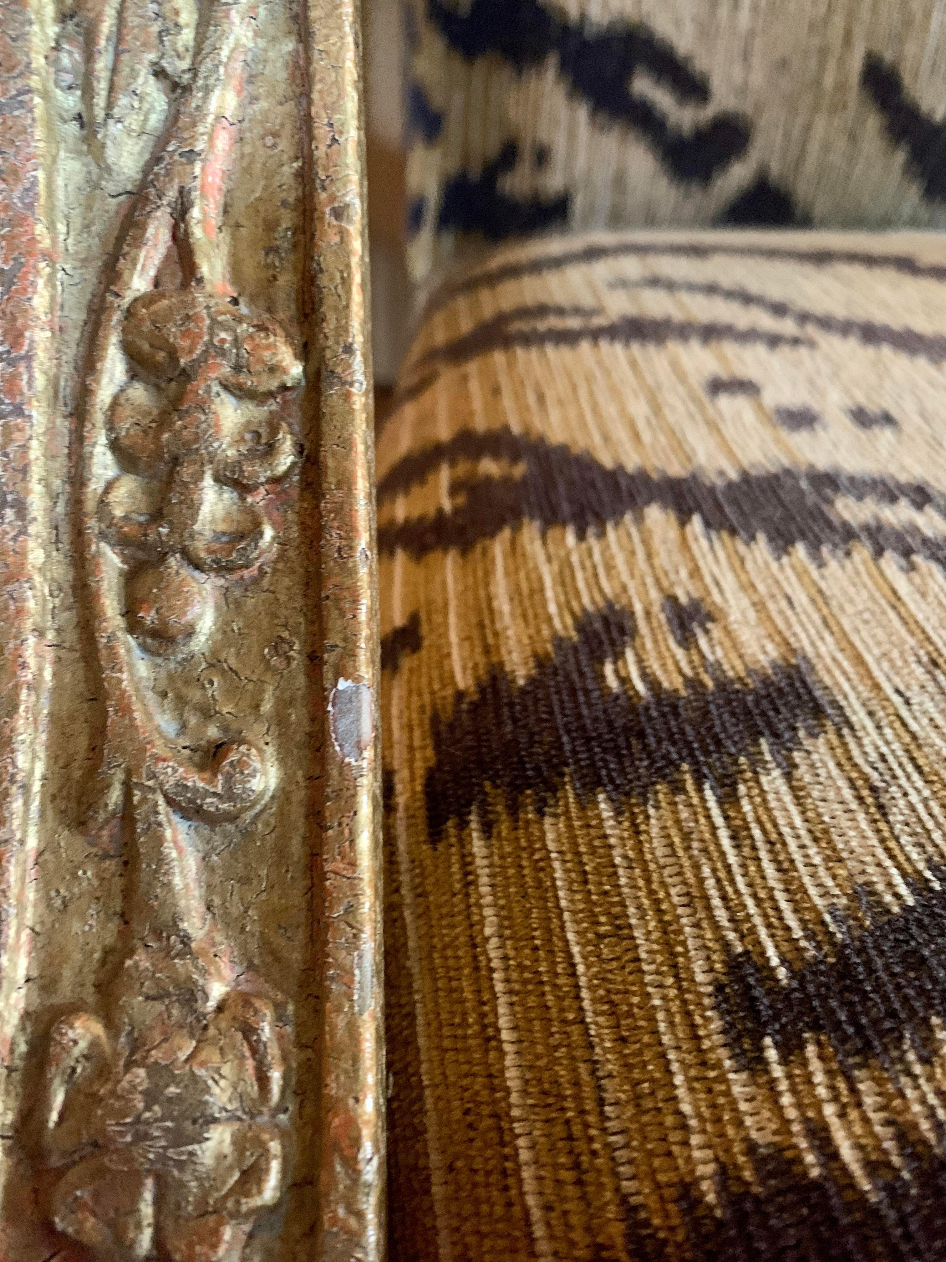 Minton Spidell Sessel aus vergoldetem Holz im George-II-Stil mit Tigerpolsterung im Zustand „Gut“ im Angebot in Elkhart, IN