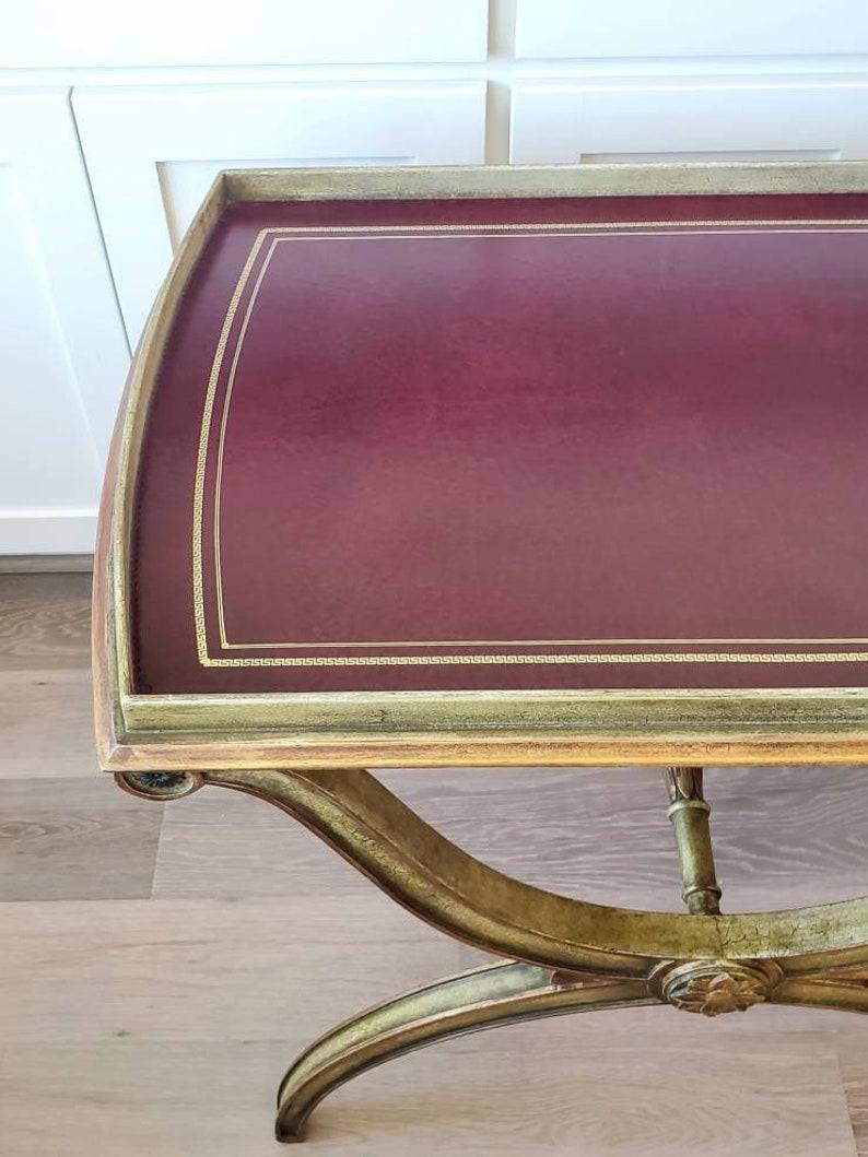Une remarquable table de service ou d'appoint du fabricant de meubles de luxe Minton-Spidell. La 