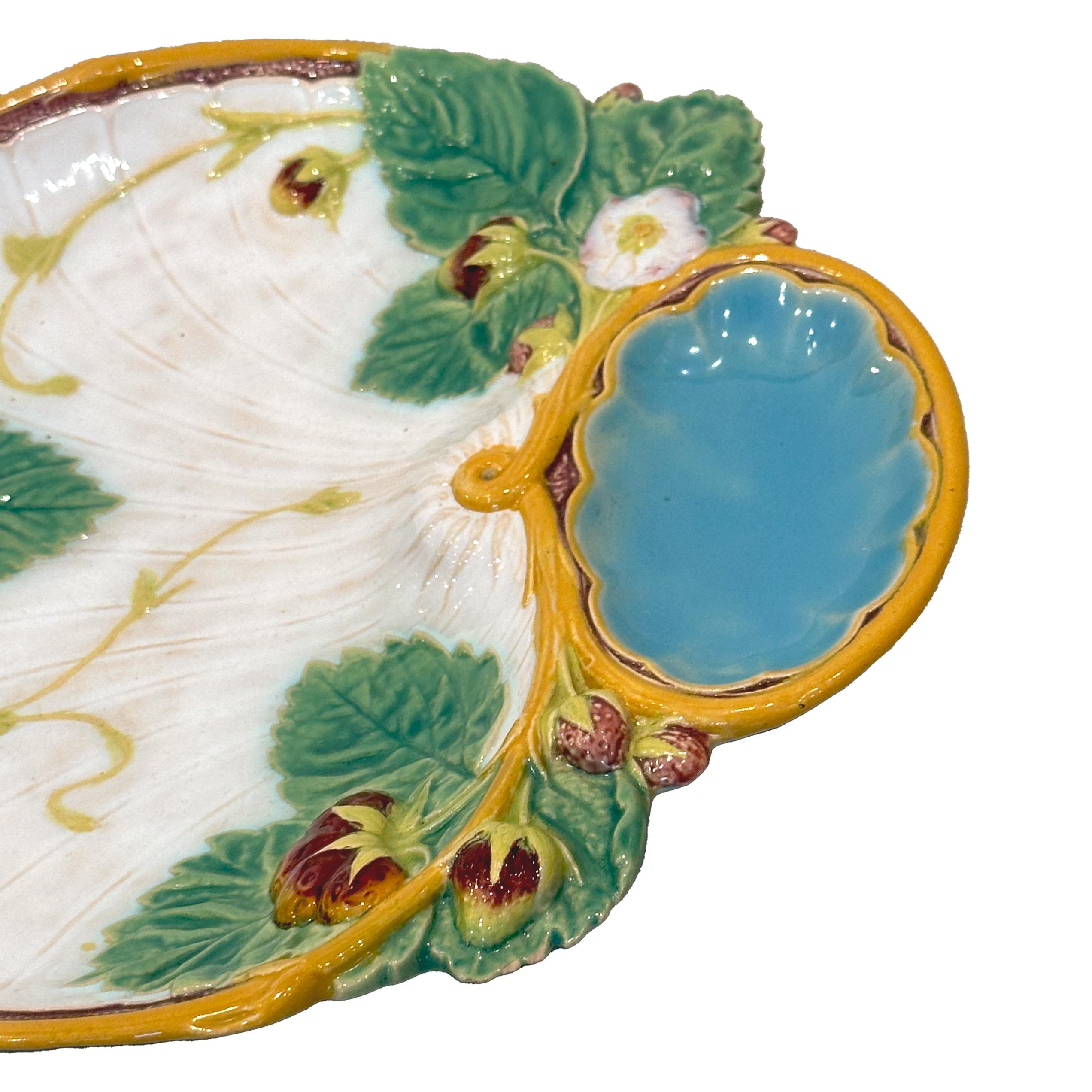 Victorien Assiette coquillage en majolique fraise de Minton, 19e siècle