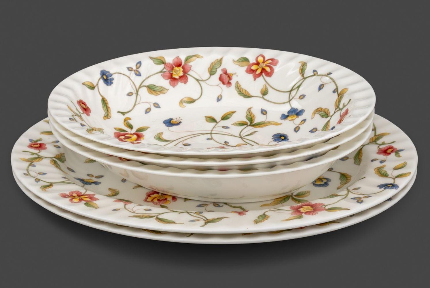 Service de table en porcelaine « Tapisserie » de Minton, 80 Bon état - En vente à Astoria, NY