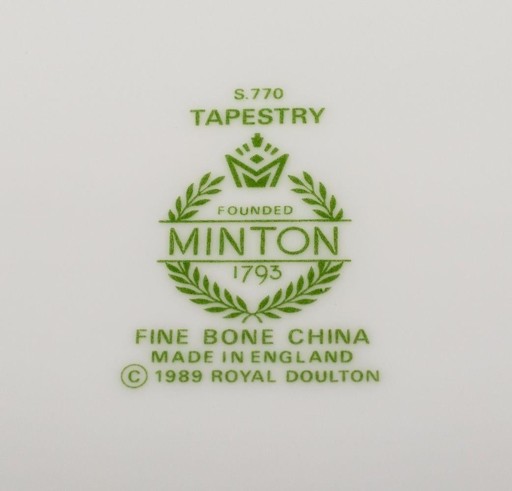 20ième siècle Service de table en porcelaine « Tapisserie » de Minton, 80 en vente