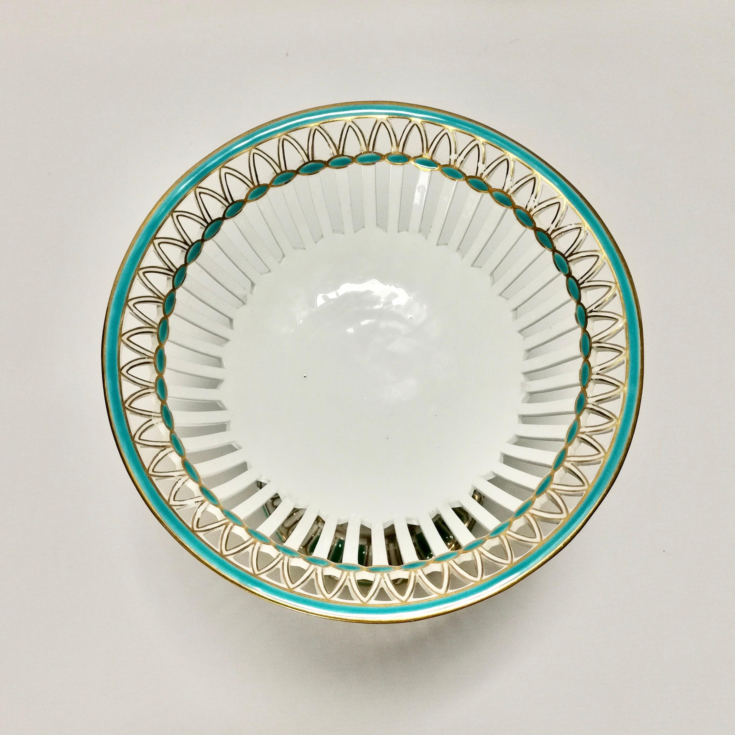 Minton Tazza, White Parian Porcelain Cherubs Hunting, Victorian, circa 1880 7