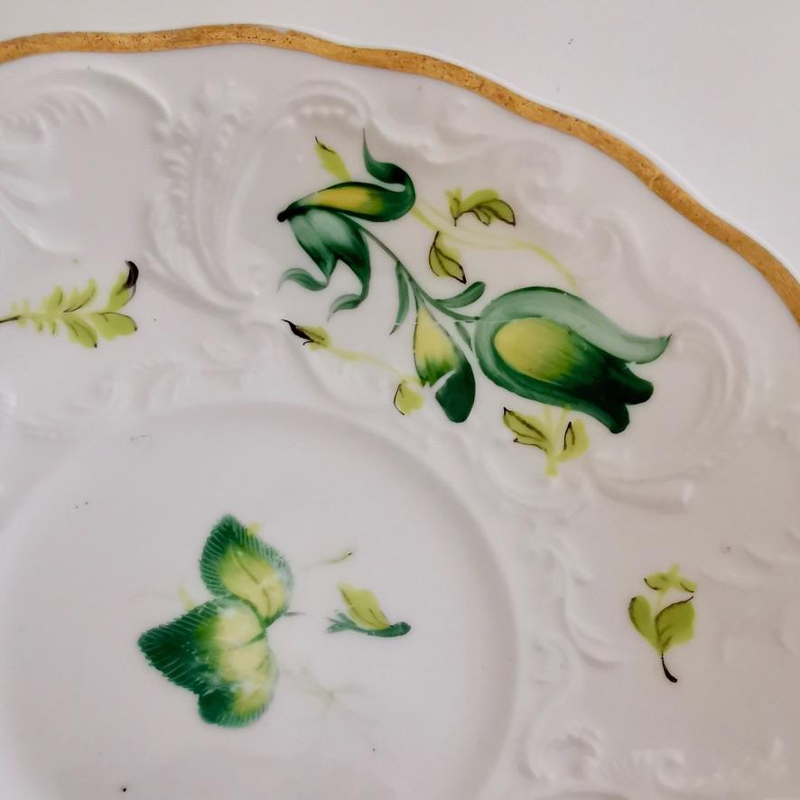 Trío de tazas de té Minton, baño en relieve, flores verdes Patt. 38/680, hacia 1830 en venta 4